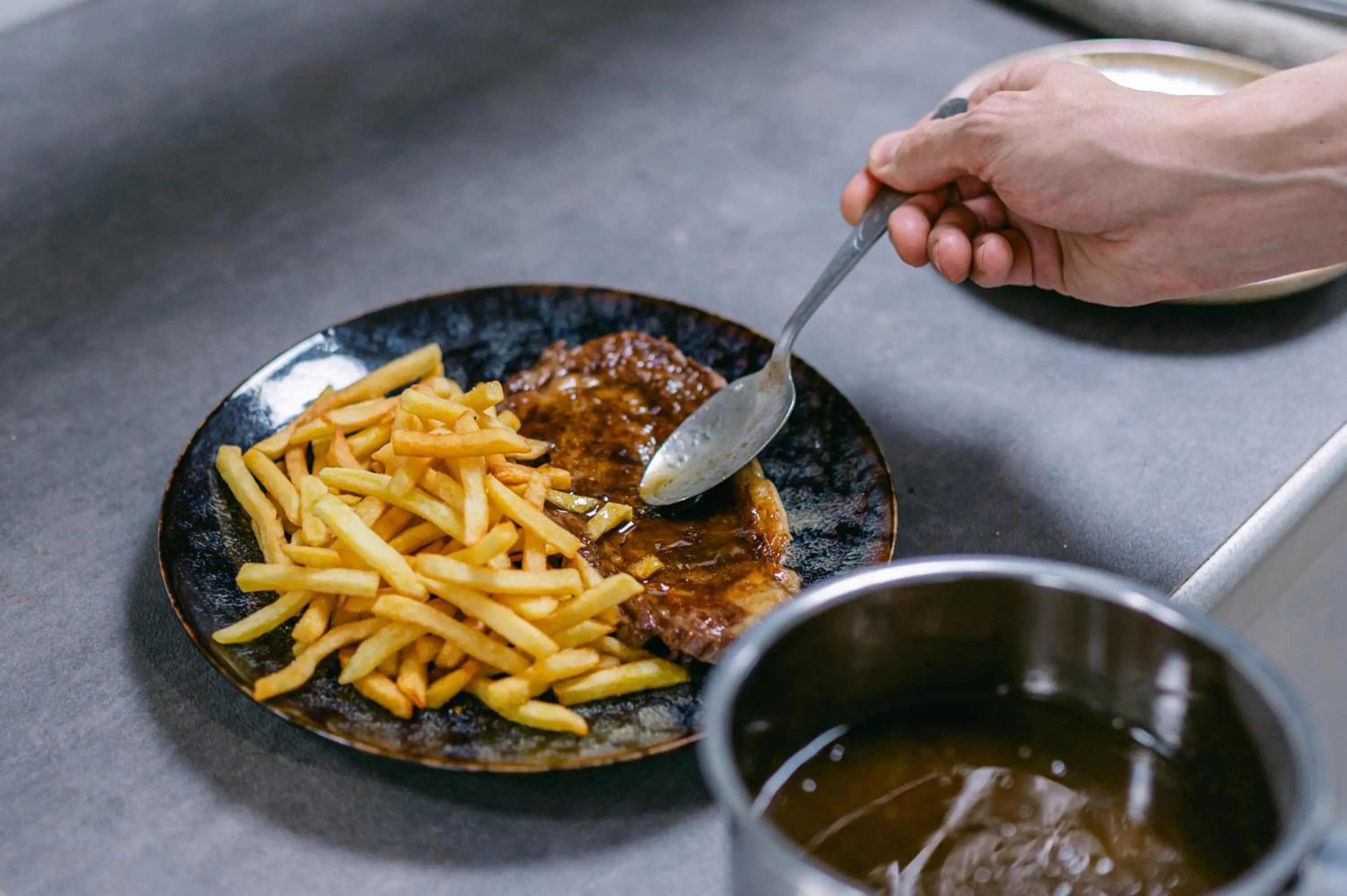 Restaurant/places to eat in Logis hôtel restaurant l'Argence