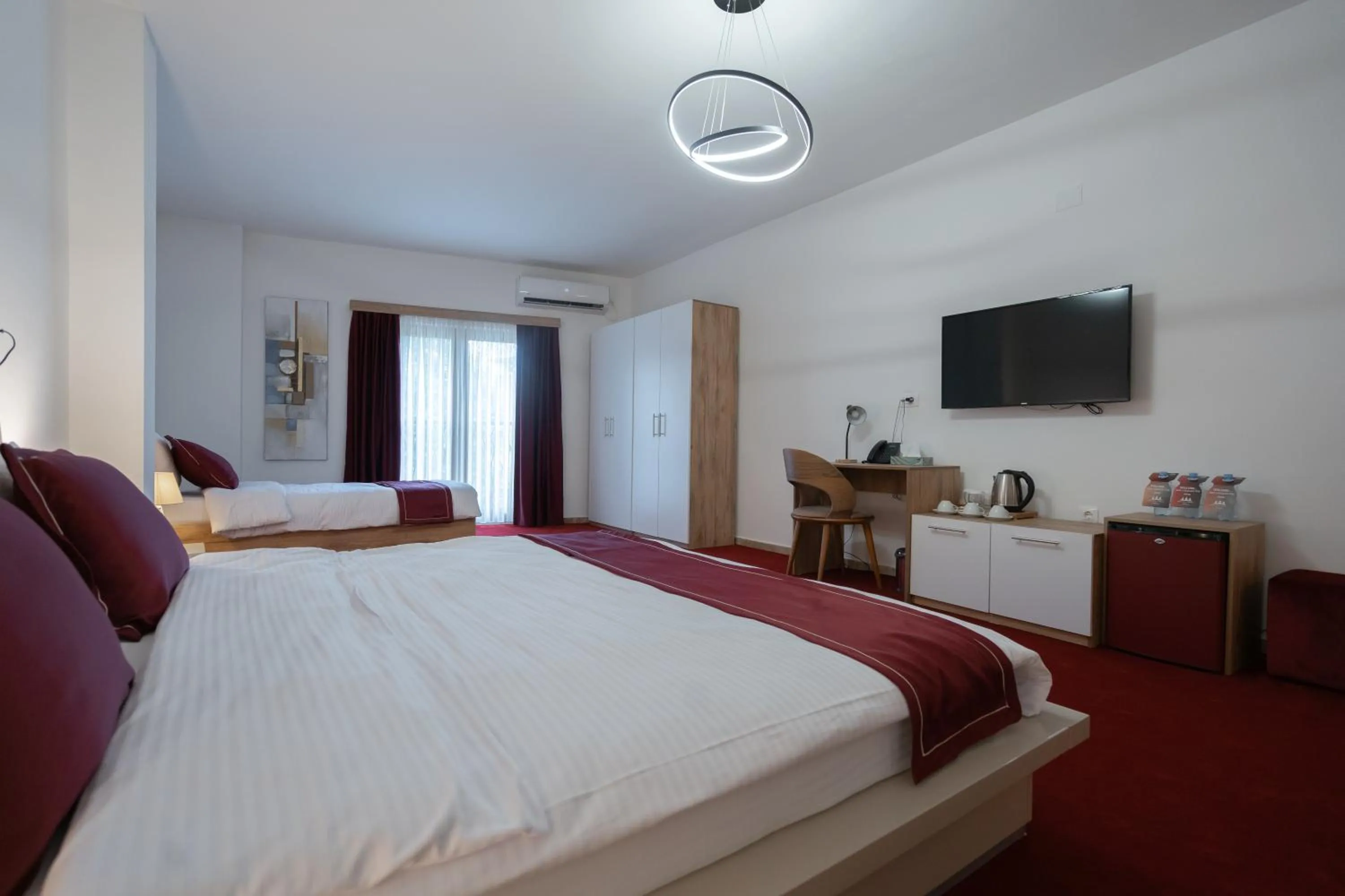 Photo of the whole room, Bed in Austrian Palace Hotel