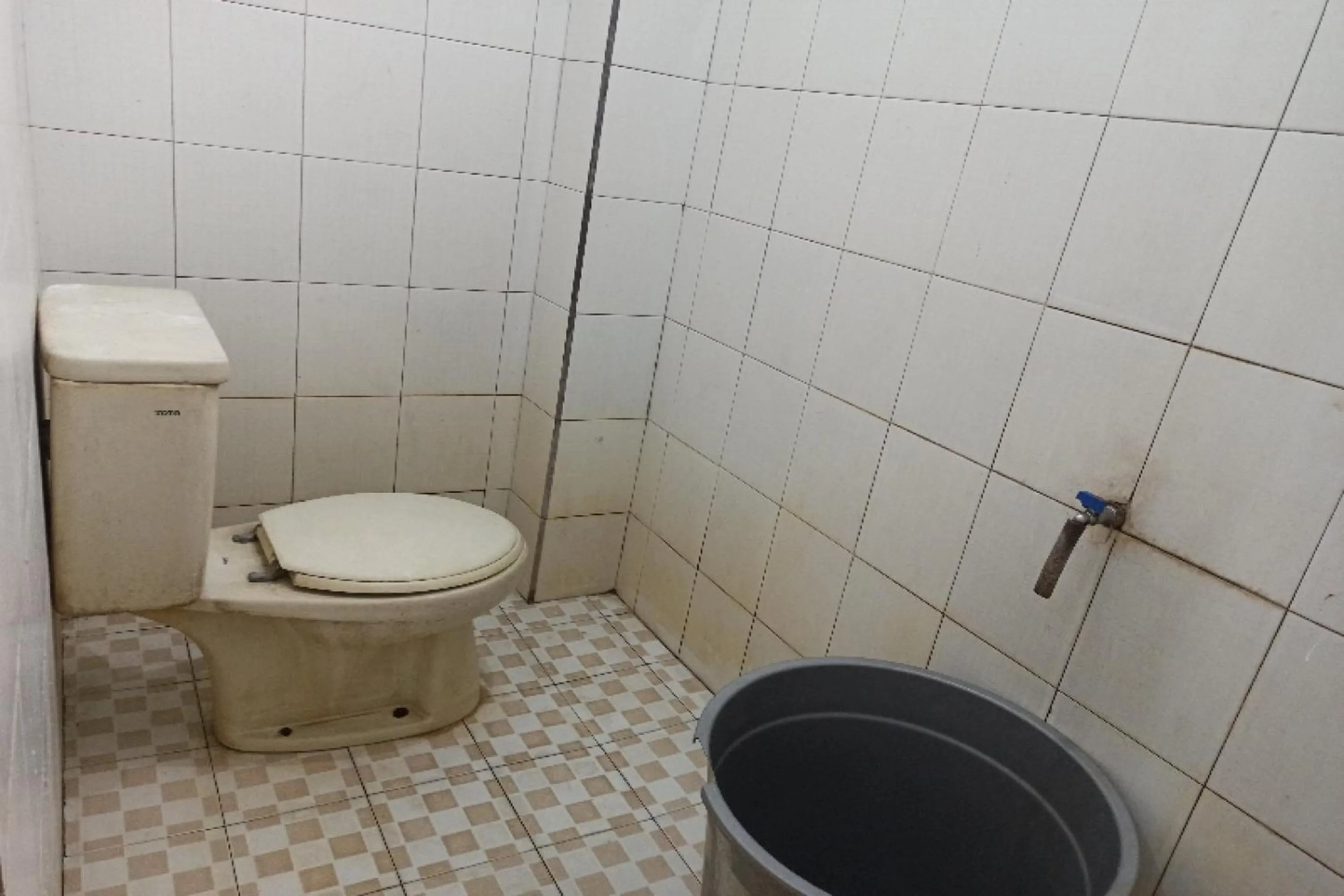 Bathroom in OYO Life 91339 Pondok Kost Aulia Syariah