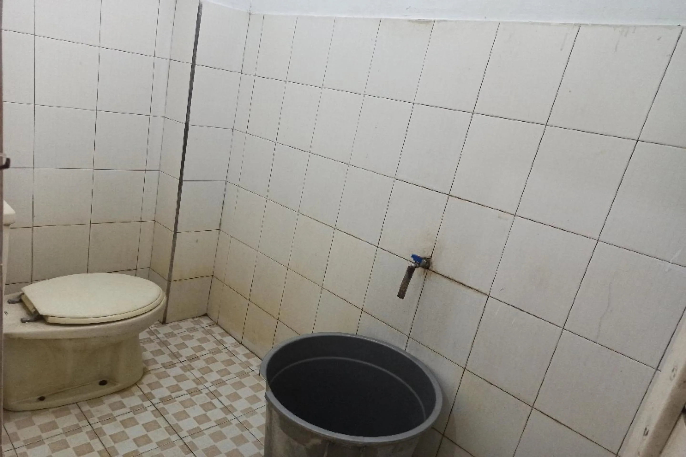 Bathroom in OYO Life 91339 Pondok Kost Aulia Syariah