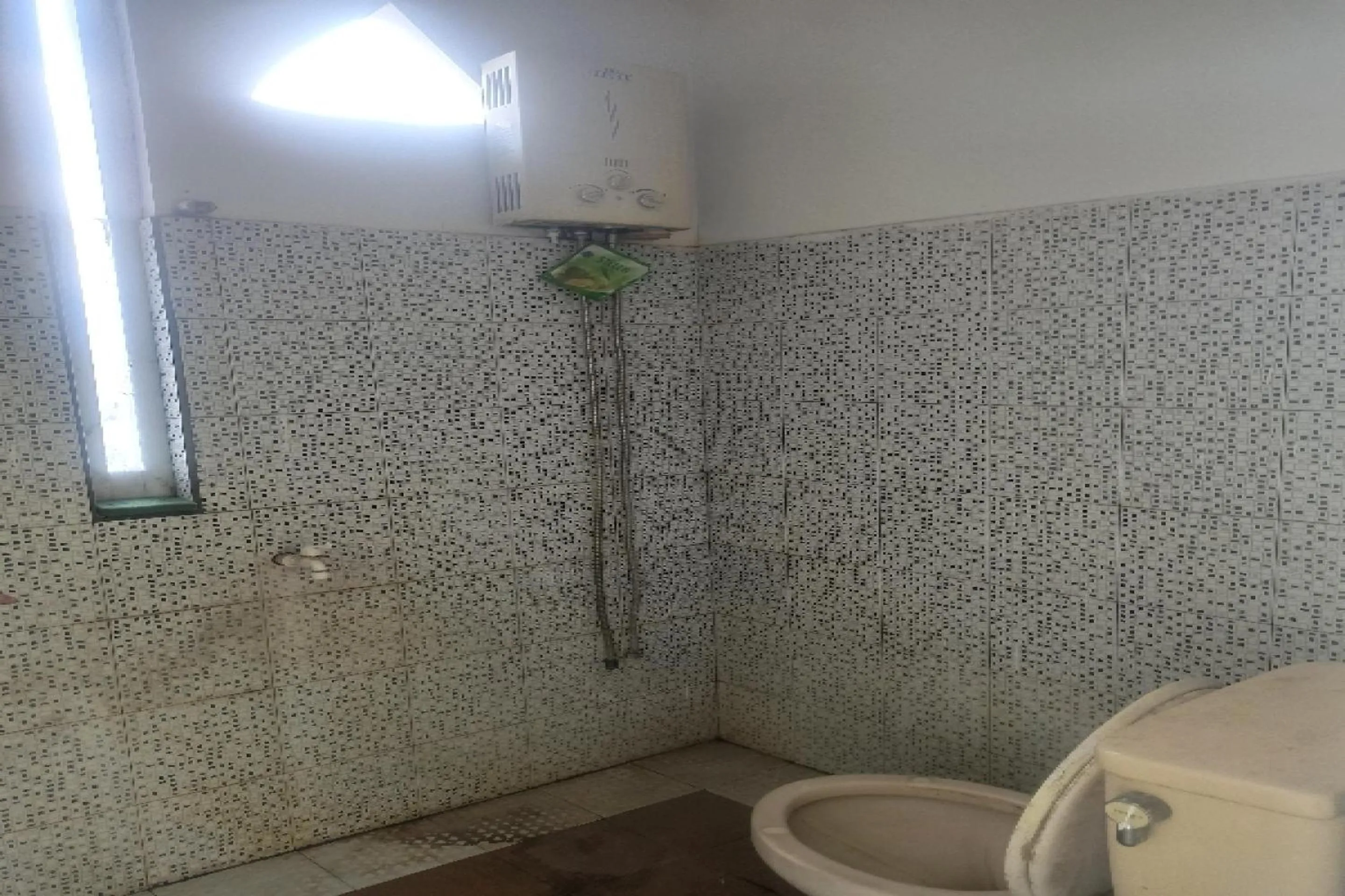 Bathroom in OYO Life 91339 Pondok Kost Aulia Syariah