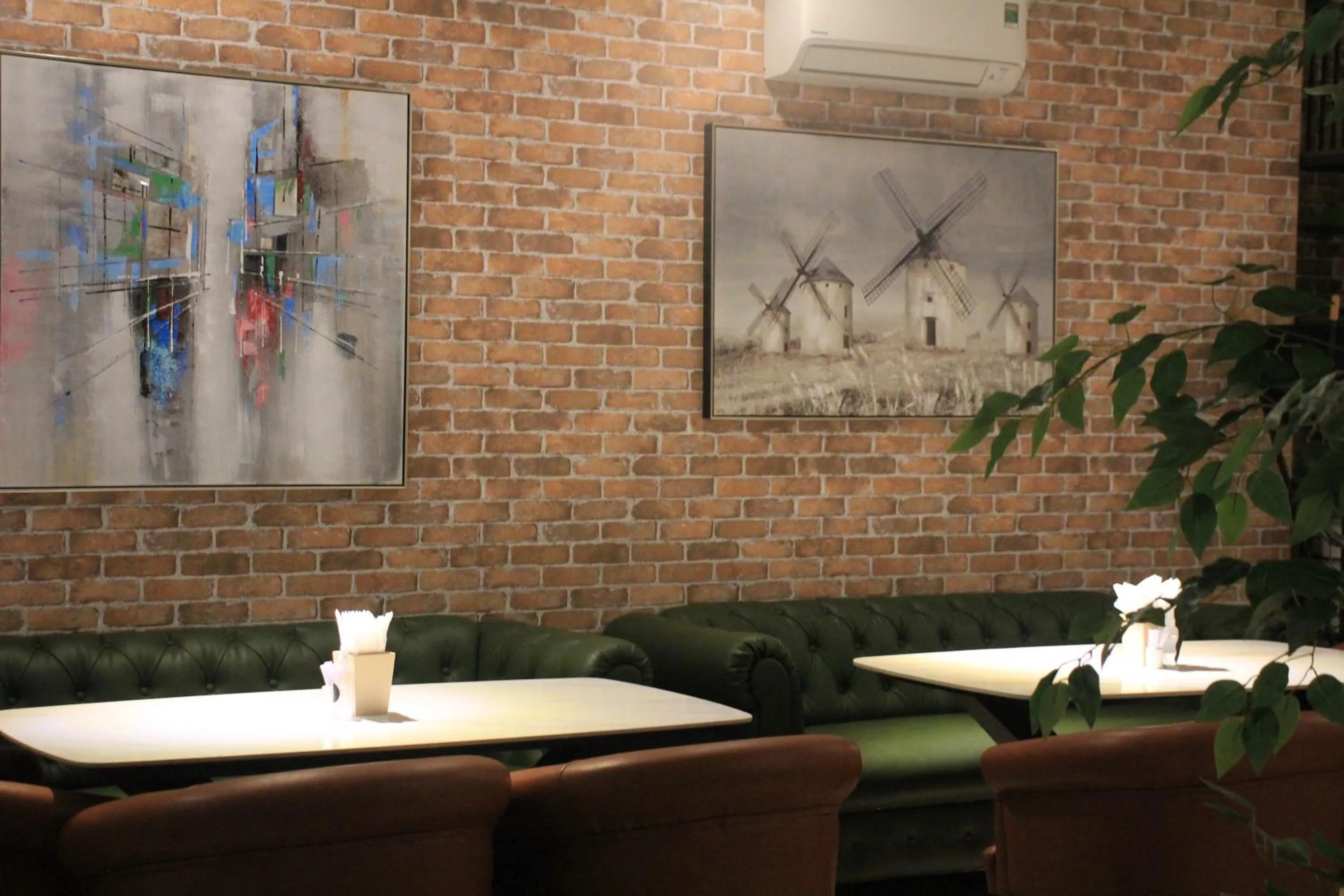 Restaurant/places to eat in Lanura Apartments and Hotel