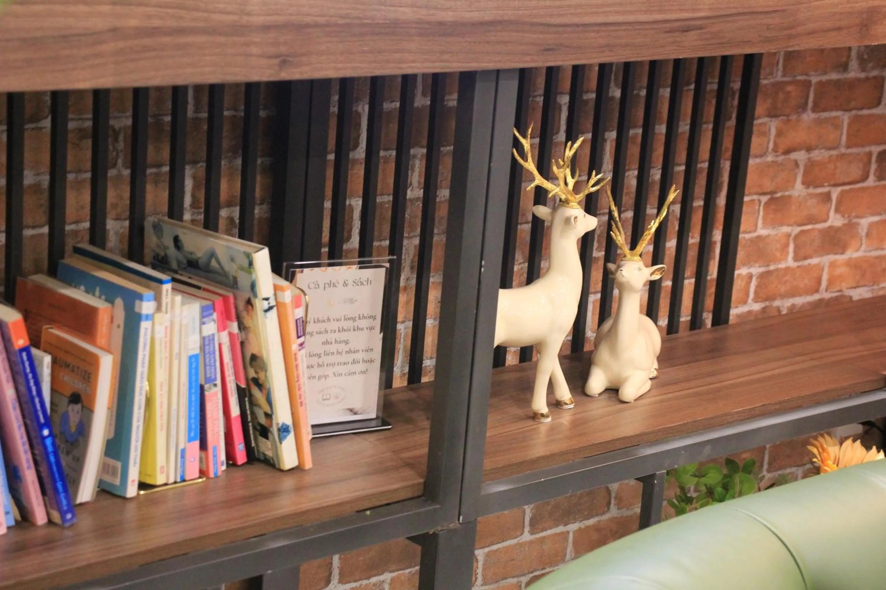 Restaurant/places to eat in Lanura Apartments and Hotel