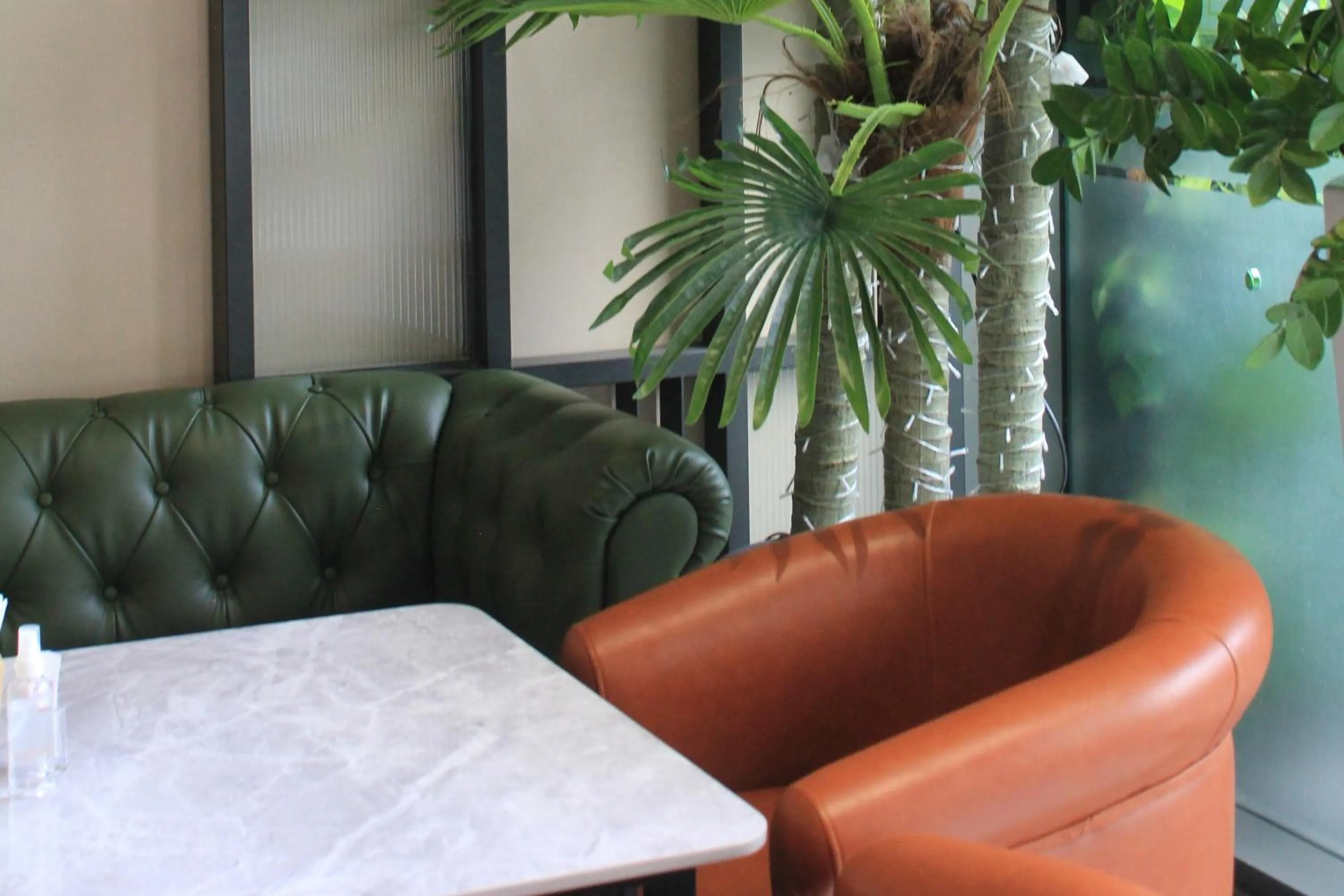 Restaurant/places to eat in Lanura Apartments and Hotel