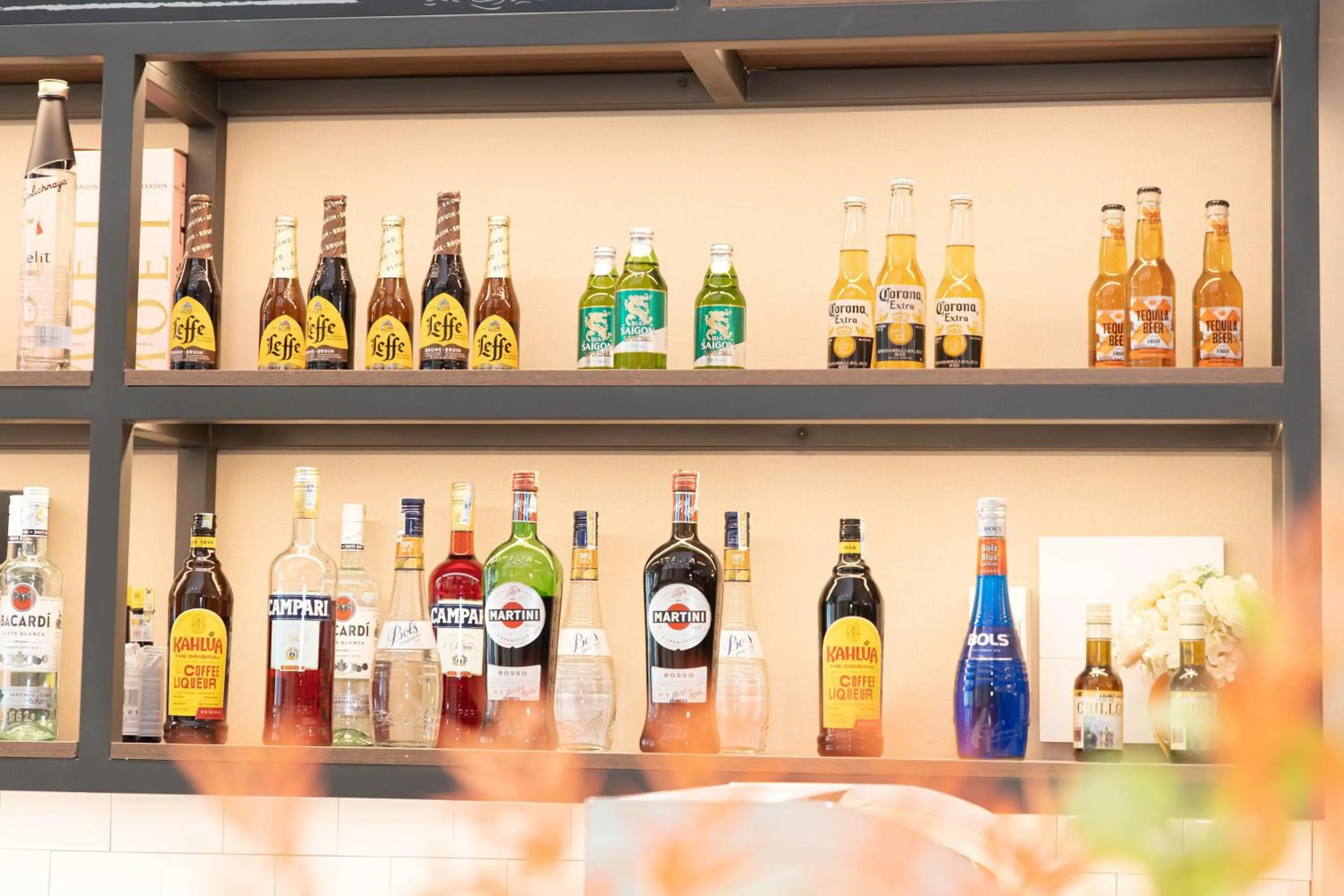 Restaurant/places to eat in Lanura Apartments and Hotel