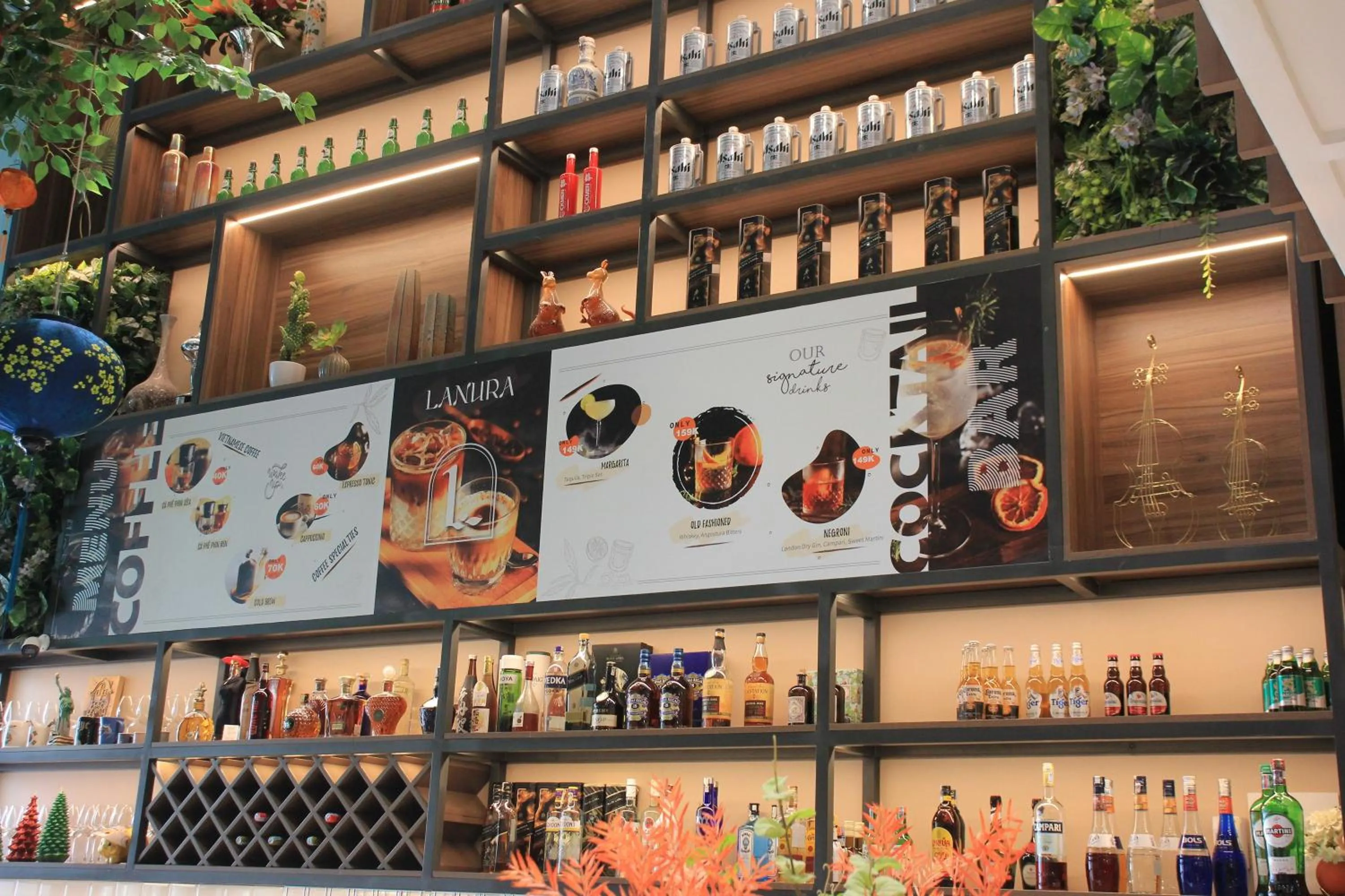 Restaurant/places to eat in Lanura Apartments and Hotel