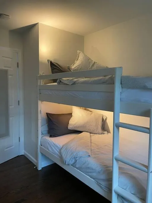 bunk bed, Bed in Shore Drive - 2 Bedroom/2 Bath/Bunk/Queen Oasis