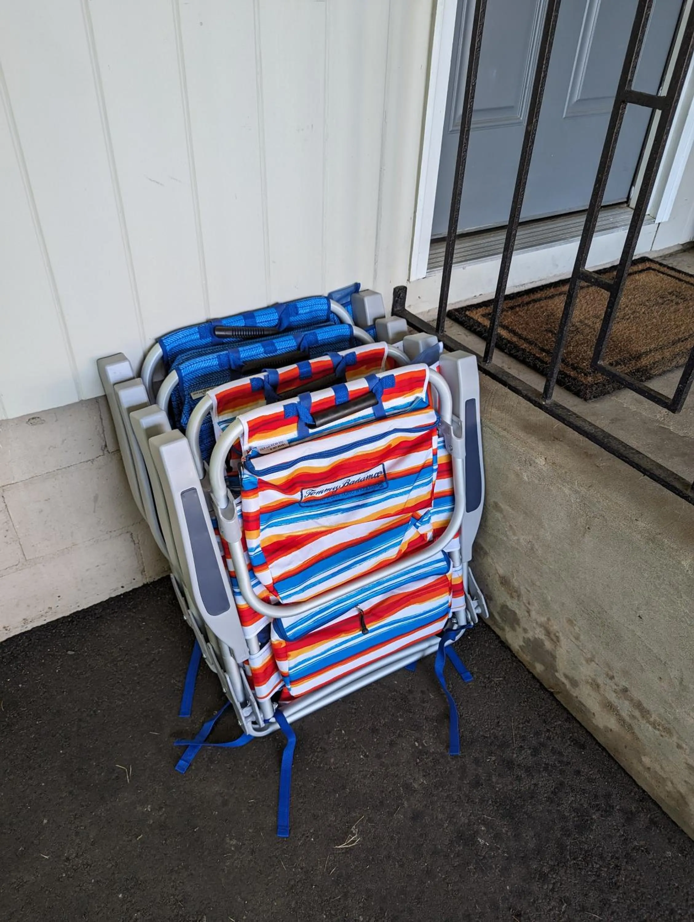 Property building in Shore Drive - 2 Bedroom/2 Bath/Bunk/Queen Oasis