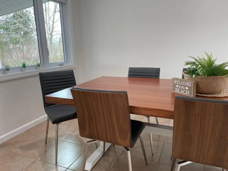 Dining area in Shore Drive - 2 Bedroom/2 Bath/Bunk/Queen Oasis