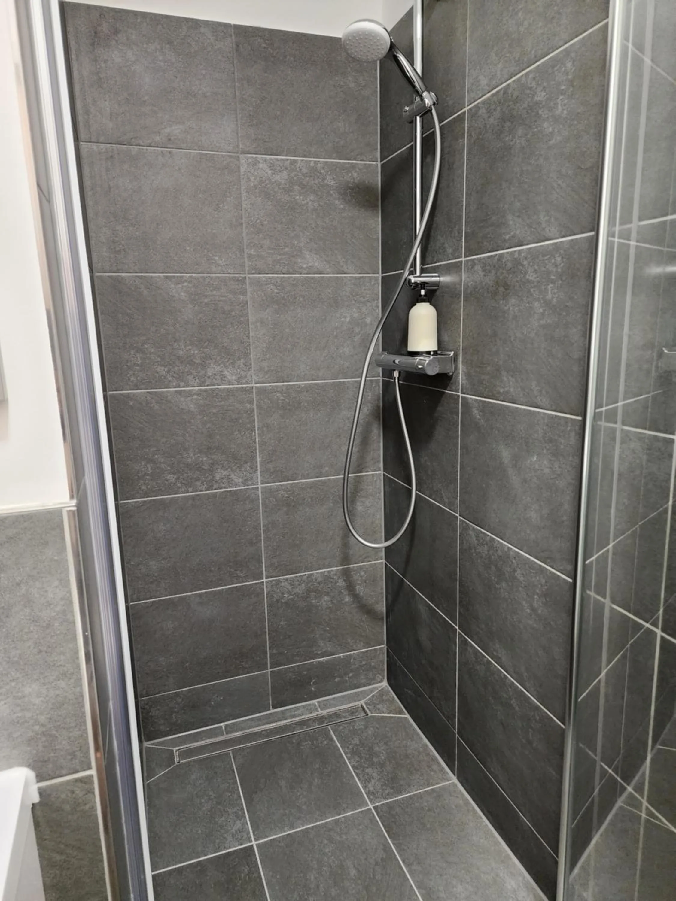 Shower in Davin City Aparments - Self-Check-In