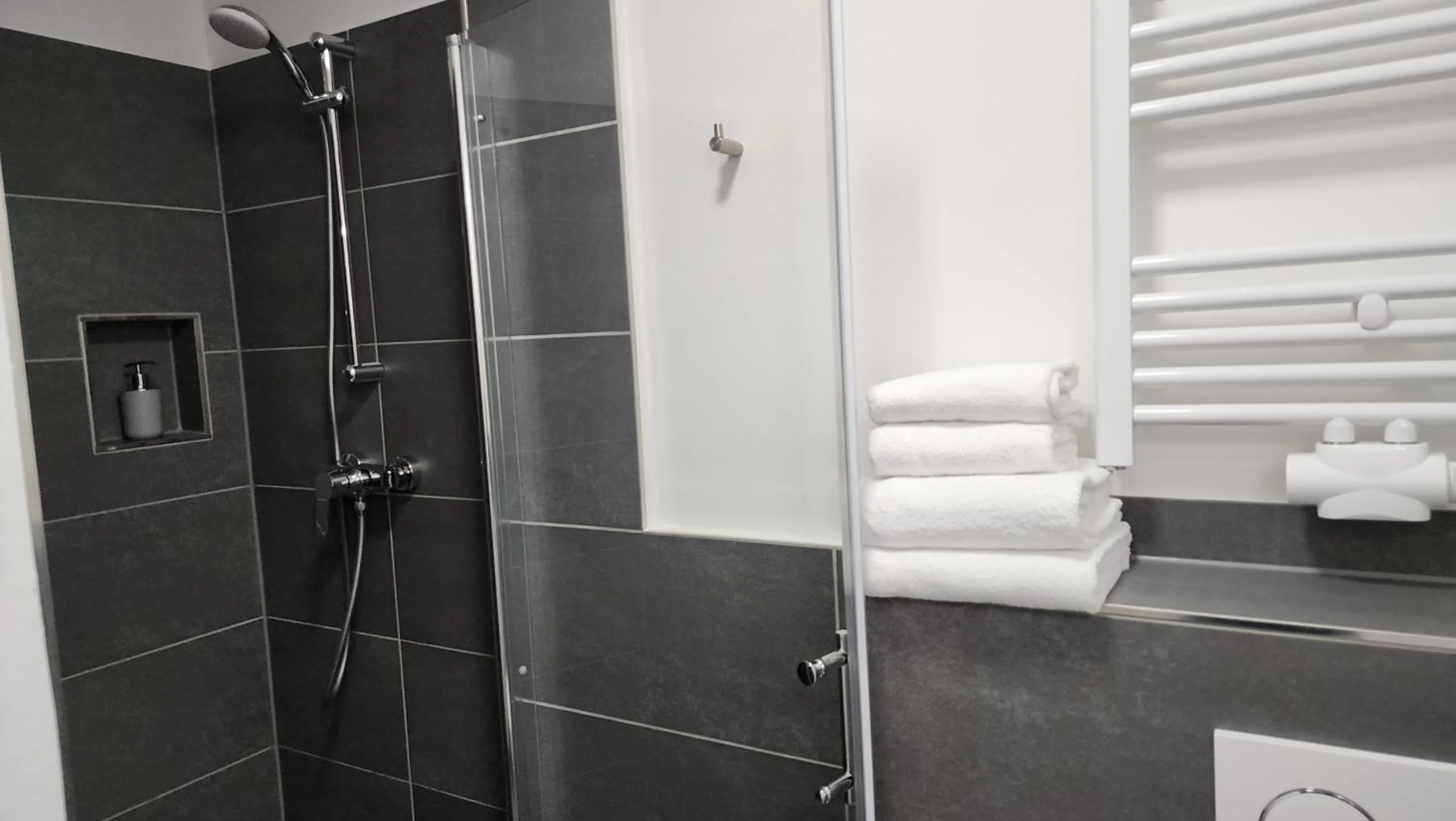 Shower in Davin City Aparments - Self-Check-In