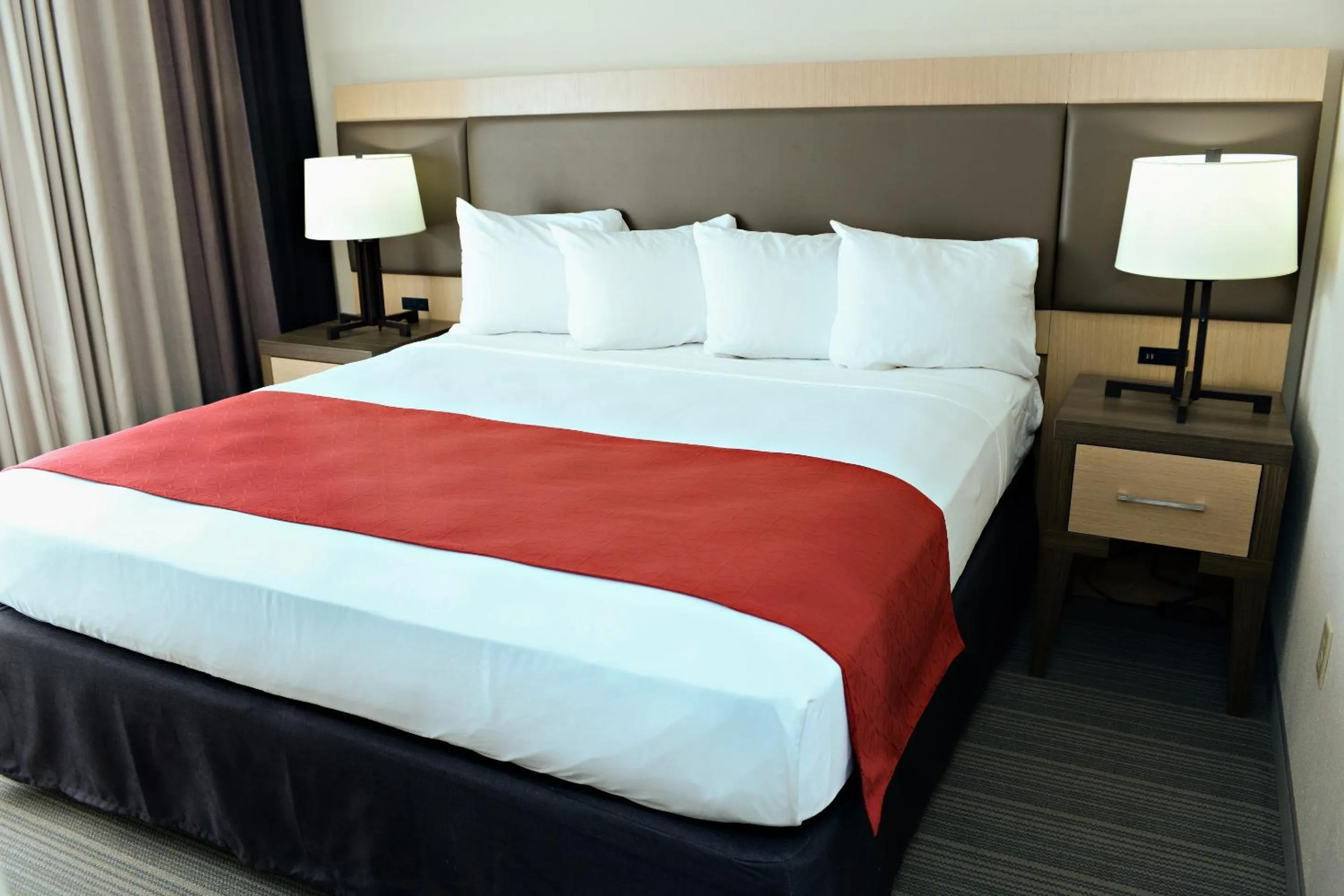 Bed in Country Inn & Suites by Radisson, Fairborn South, OH