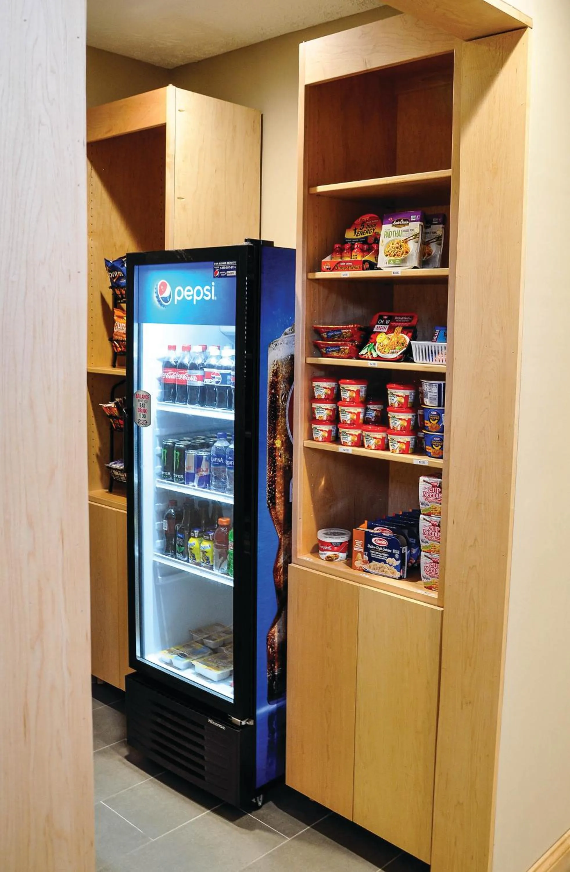 On-site shops in Country Inn & Suites by Radisson, Fairborn South, OH