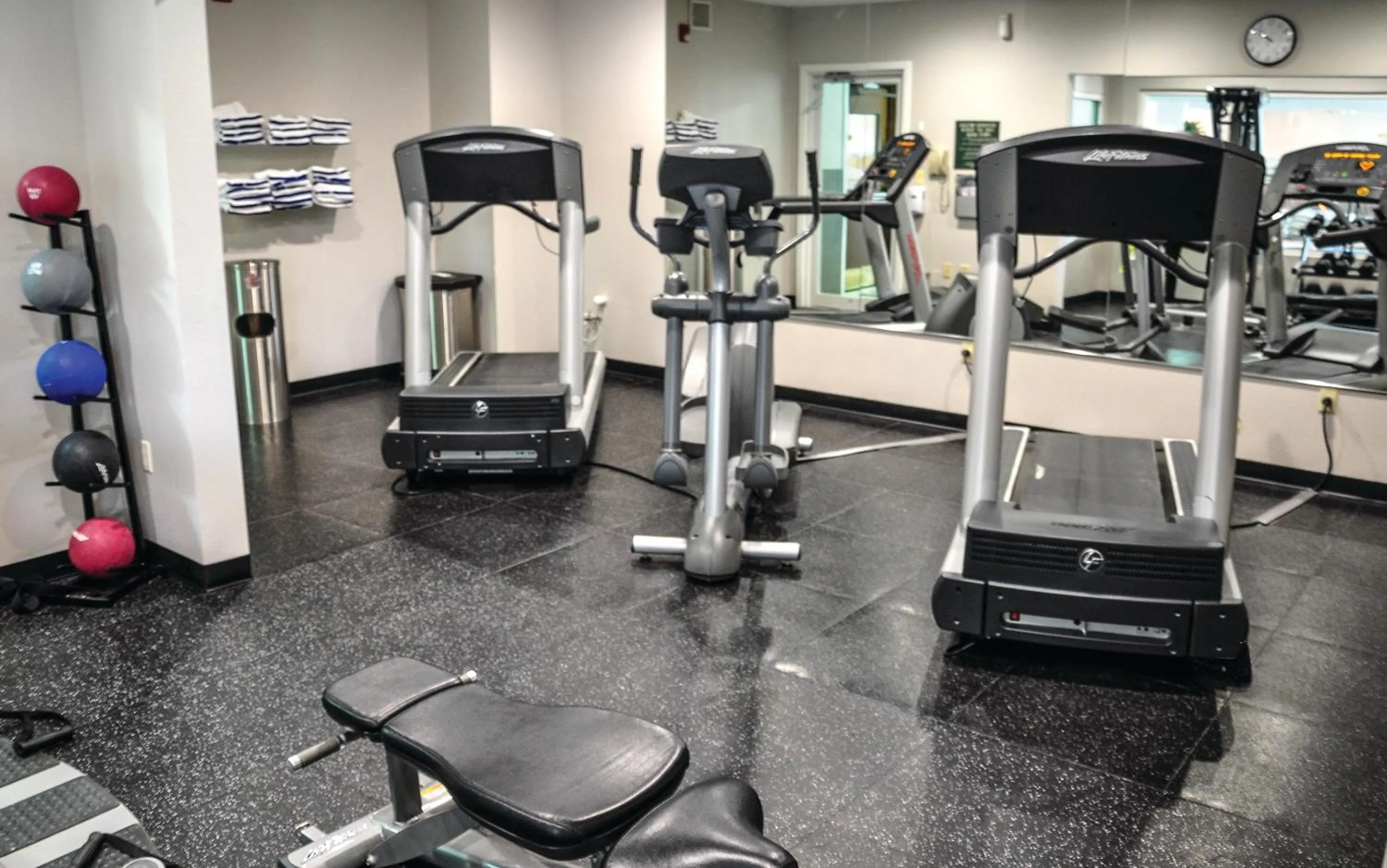Fitness centre/facilities in Country Inn & Suites by Radisson, Fairborn South, OH