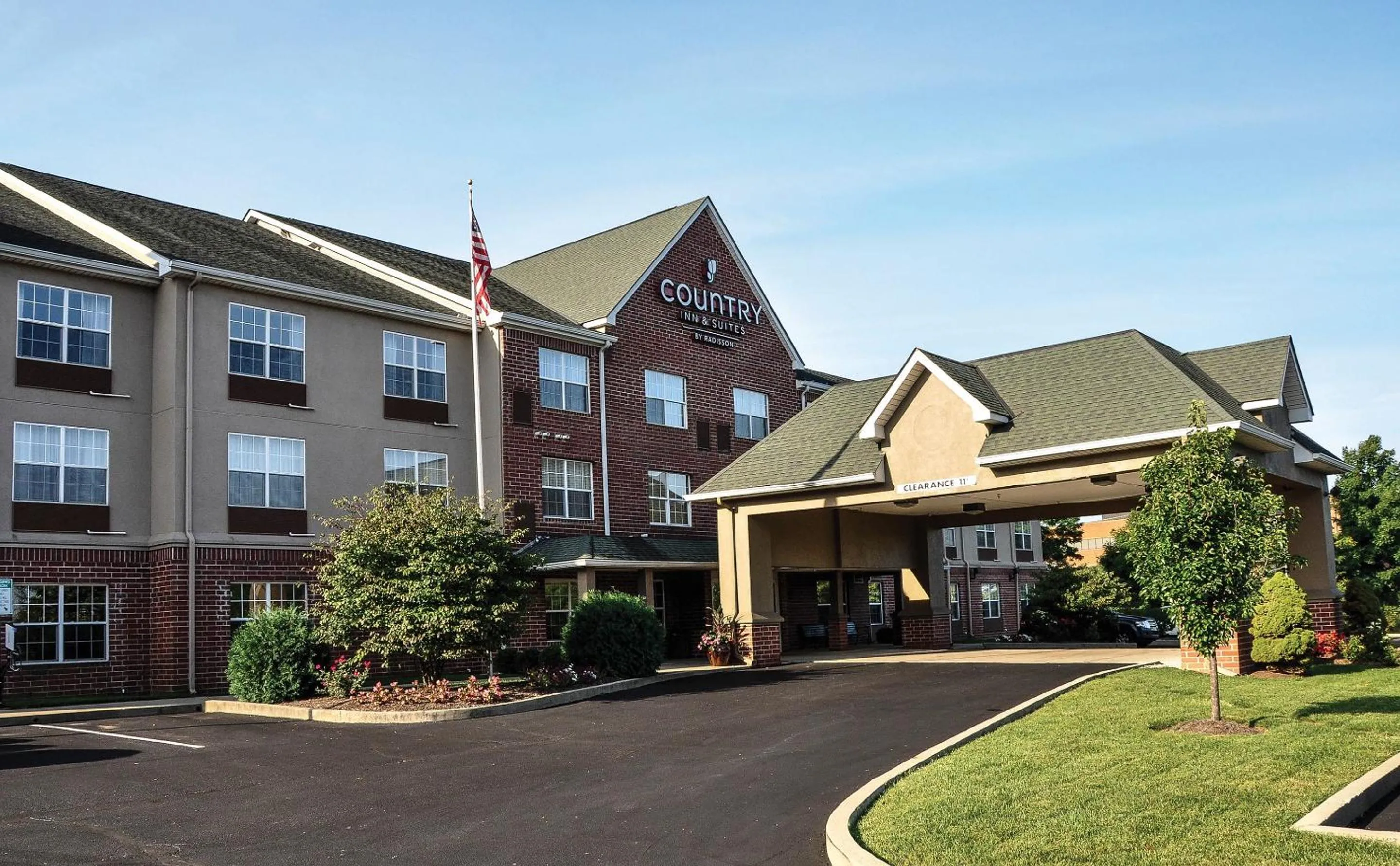 Facade/entrance in Country Inn & Suites by Radisson, Fairborn South, OH
