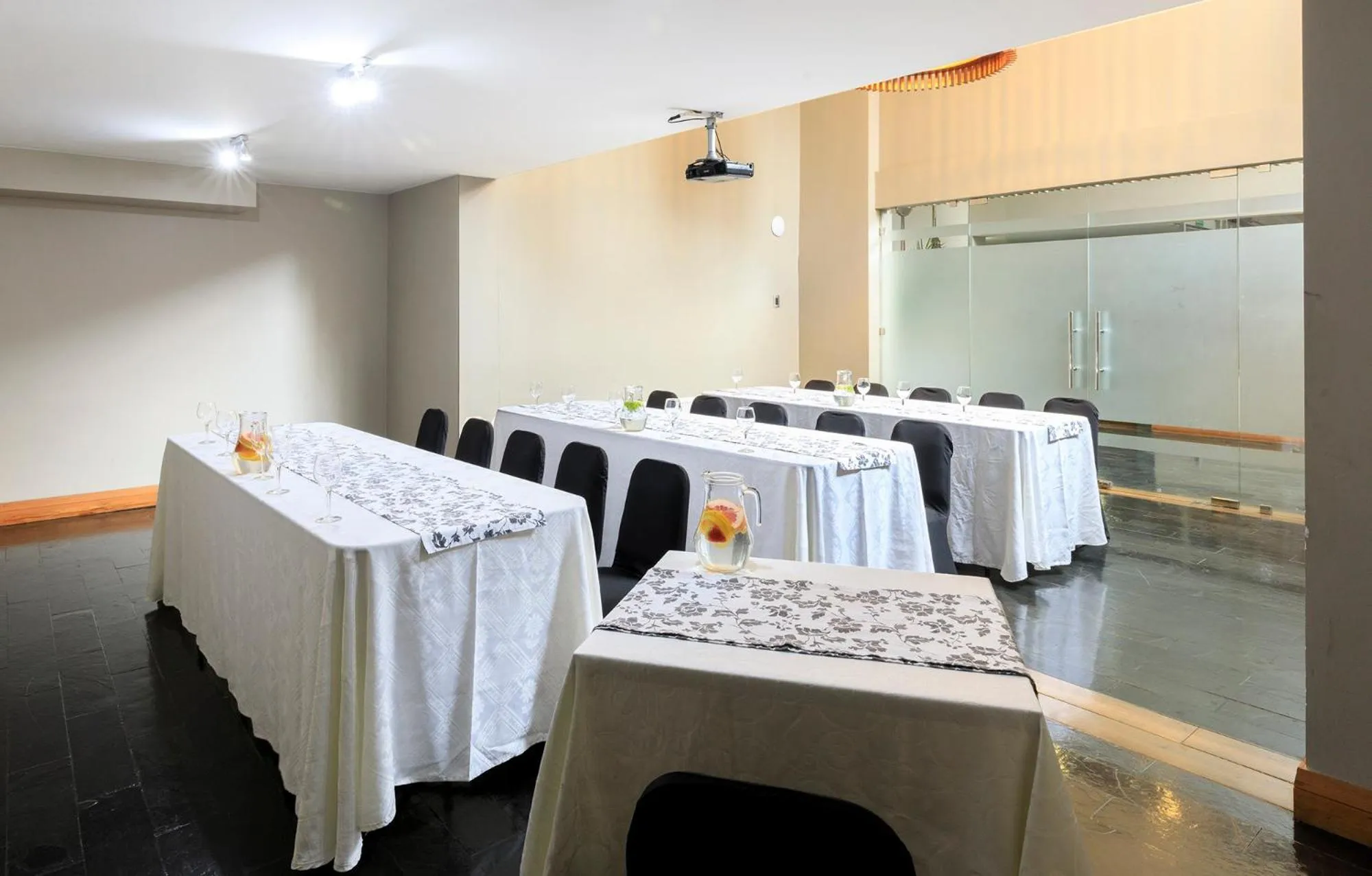 Lounge or bar in Hotel Frontera Plaza