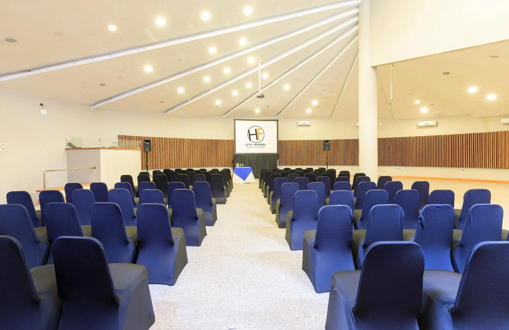 Lounge or bar in Hotel Frontera Plaza