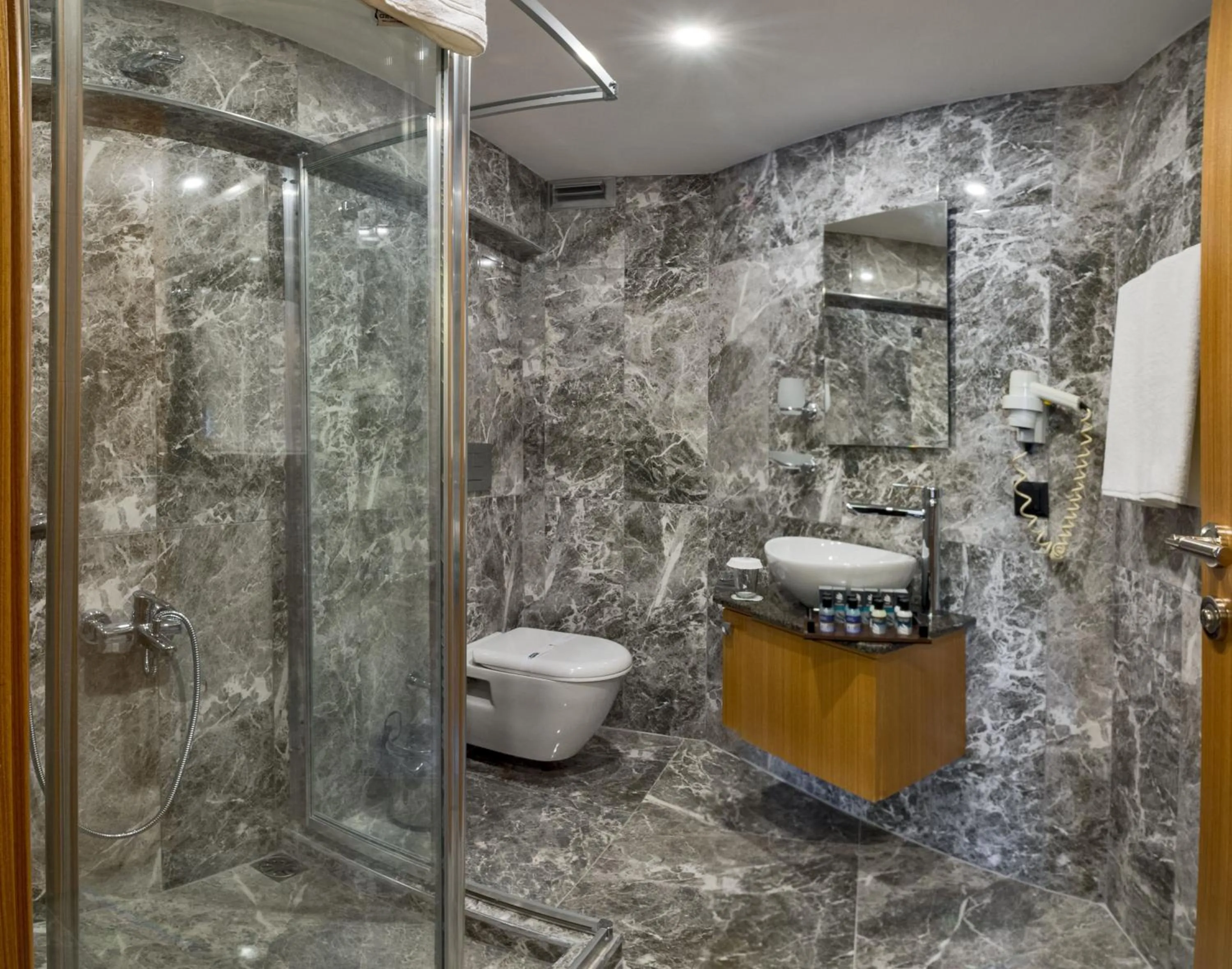 Bathroom in Bergama Hotel