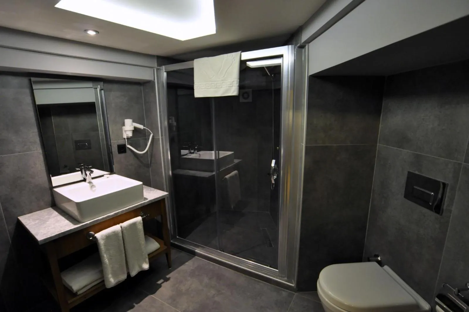 Bathroom in Bergama Hotel