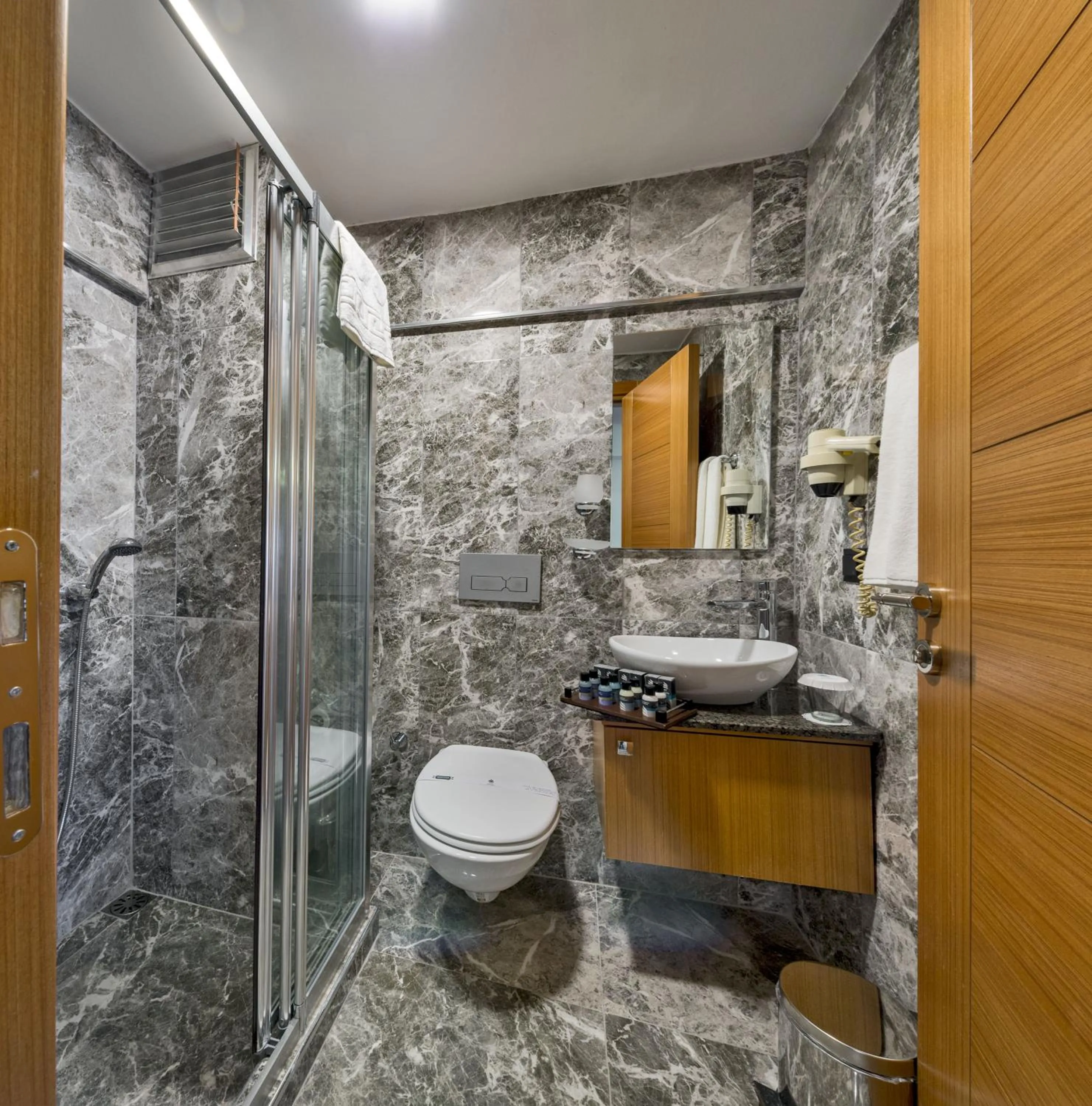 Bathroom in Bergama Hotel
