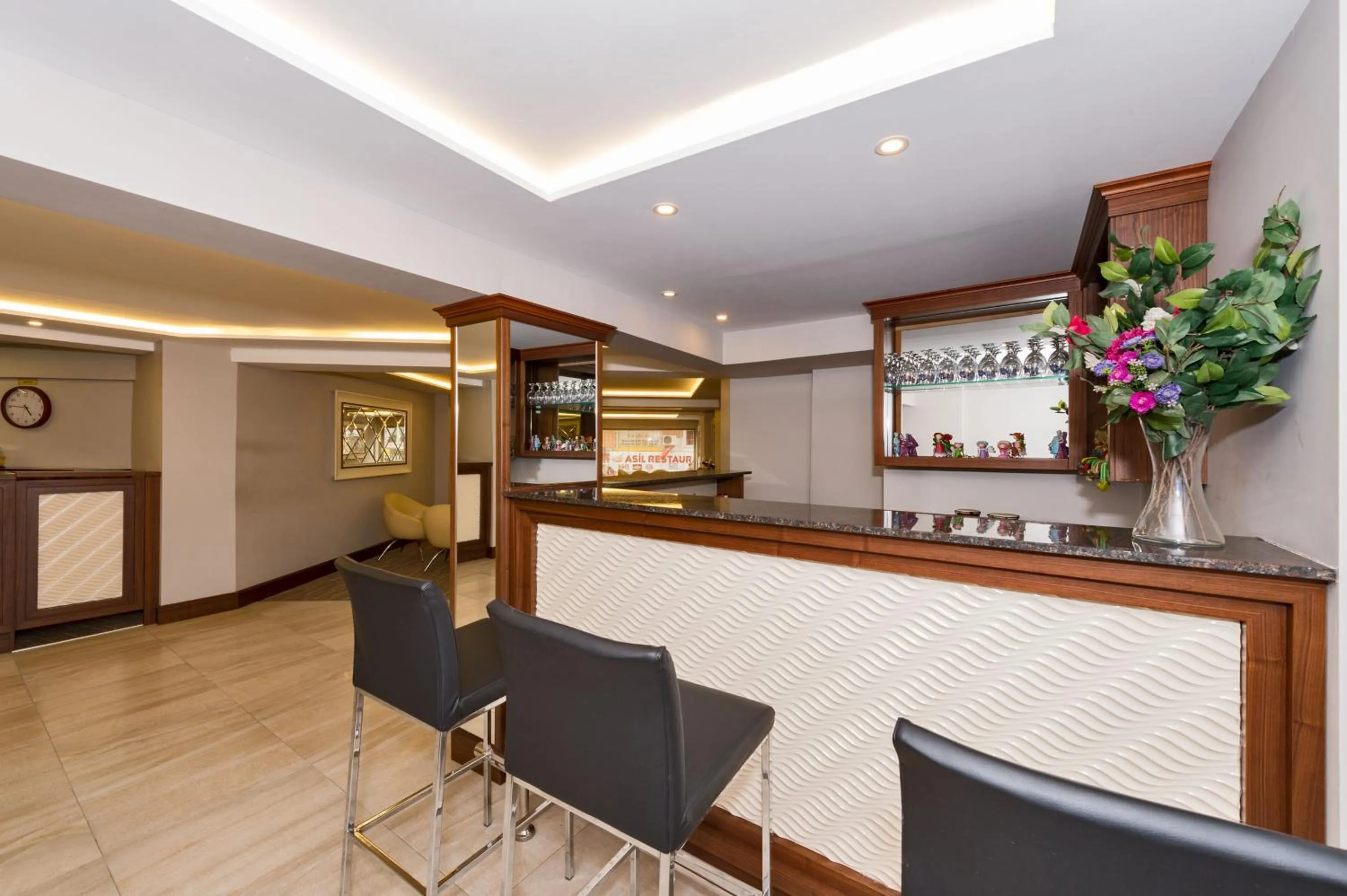 Seating area, Lobby/Reception in Bergama Hotel