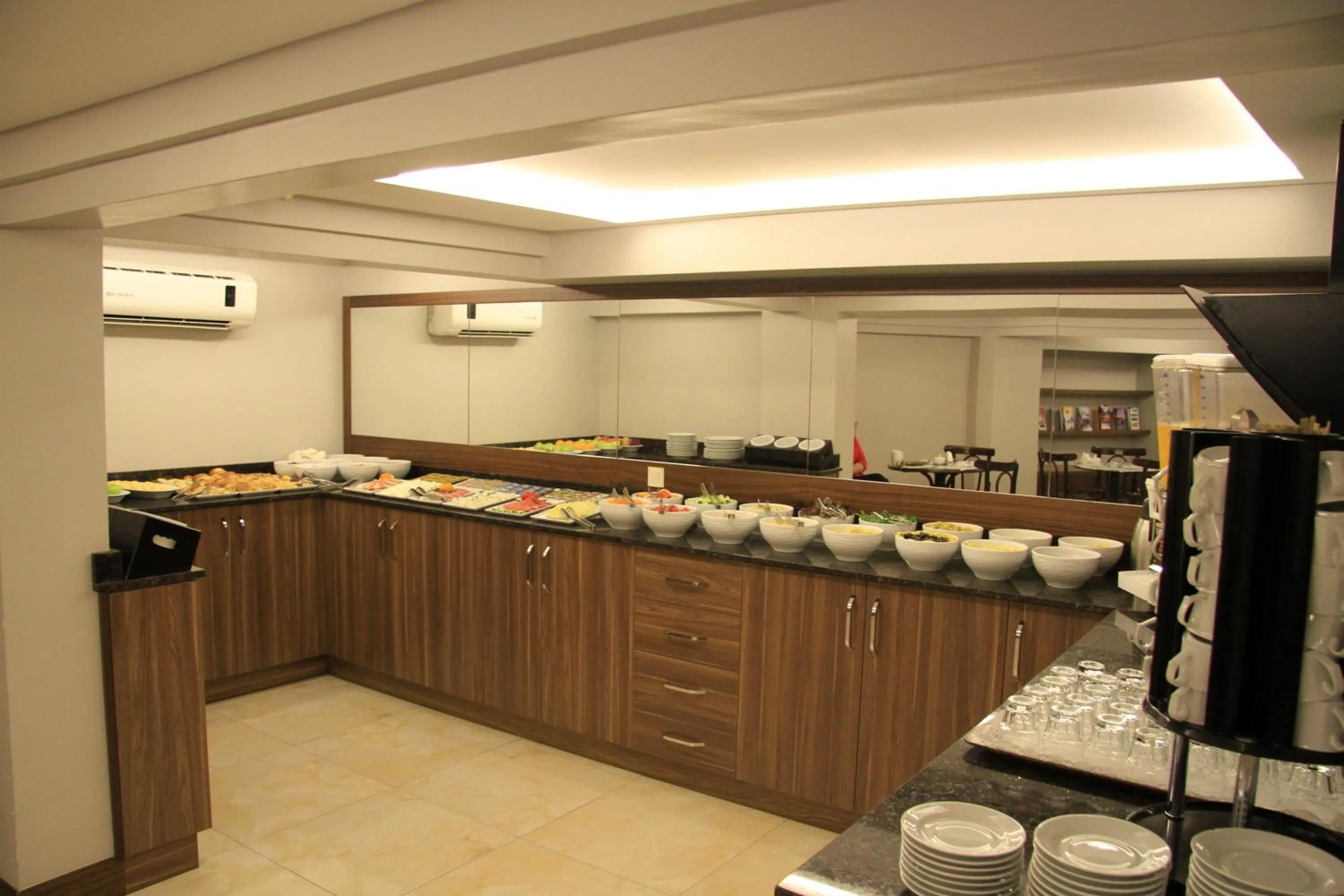 Buffet breakfast, Kitchen/Kitchenette in Bergama Hotel