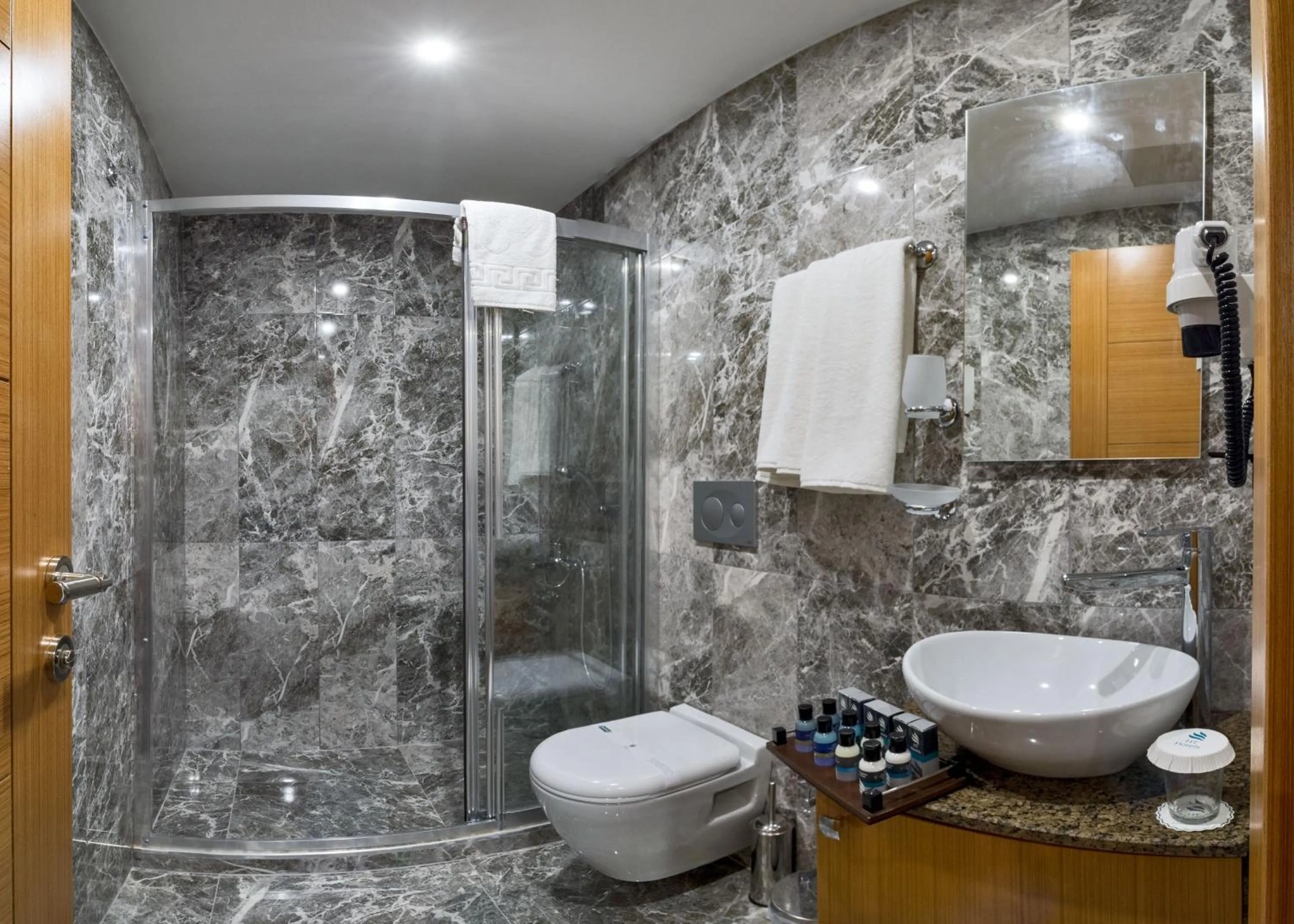 Bathroom in Bergama Hotel
