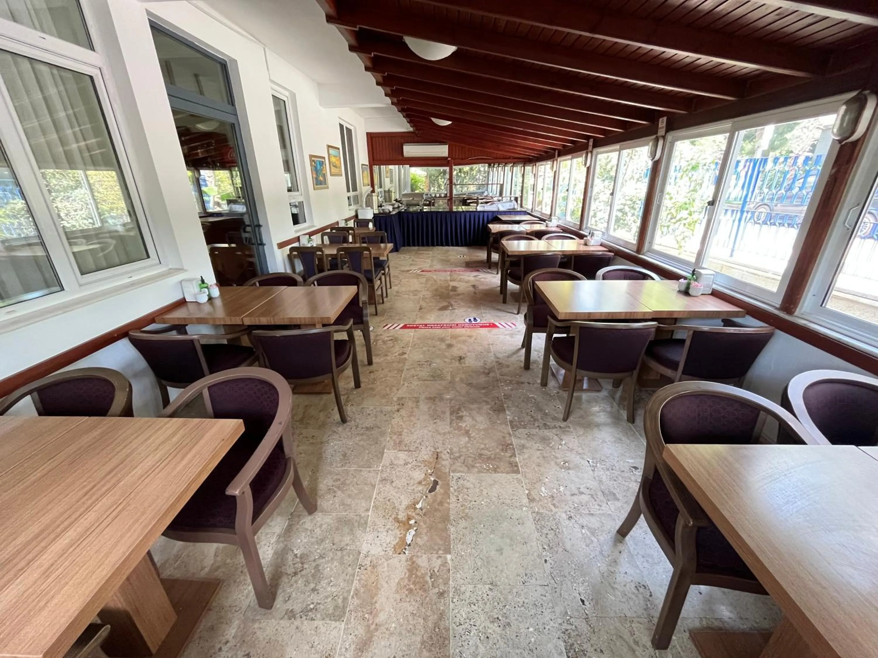 Restaurant/places to eat in Hotel Lunay