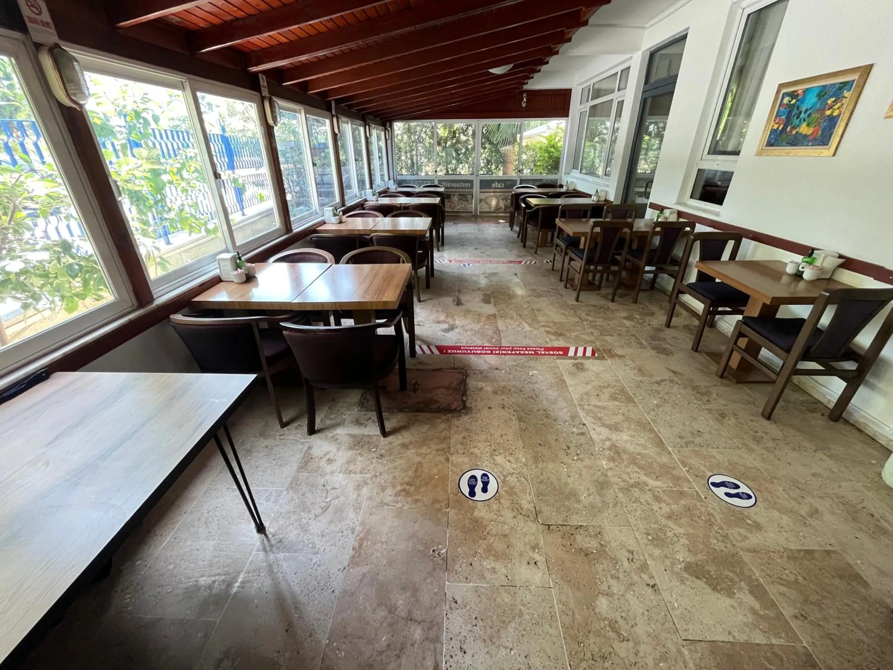 Restaurant/places to eat in Hotel Lunay