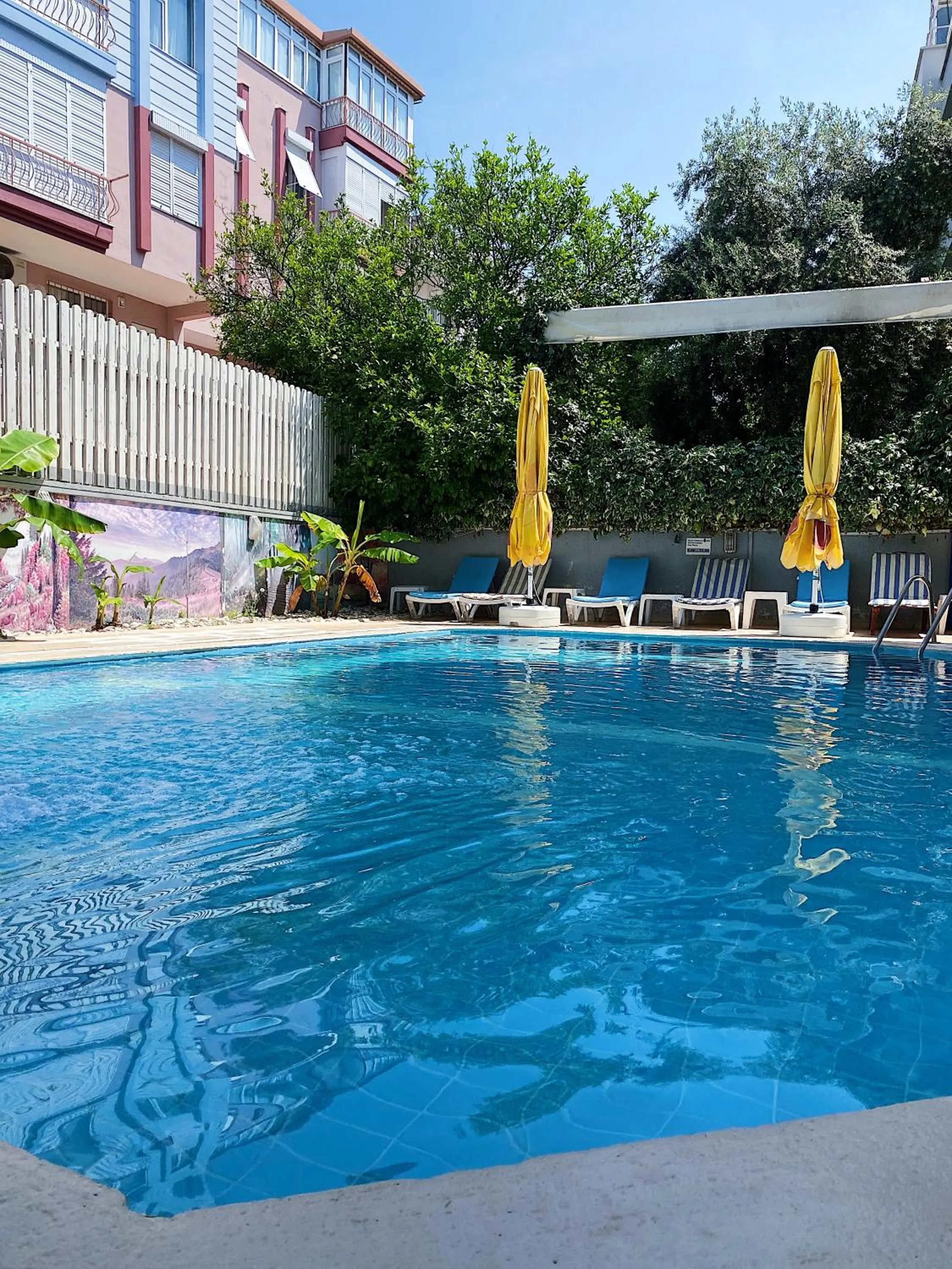 Swimming pool in Hotel Lunay