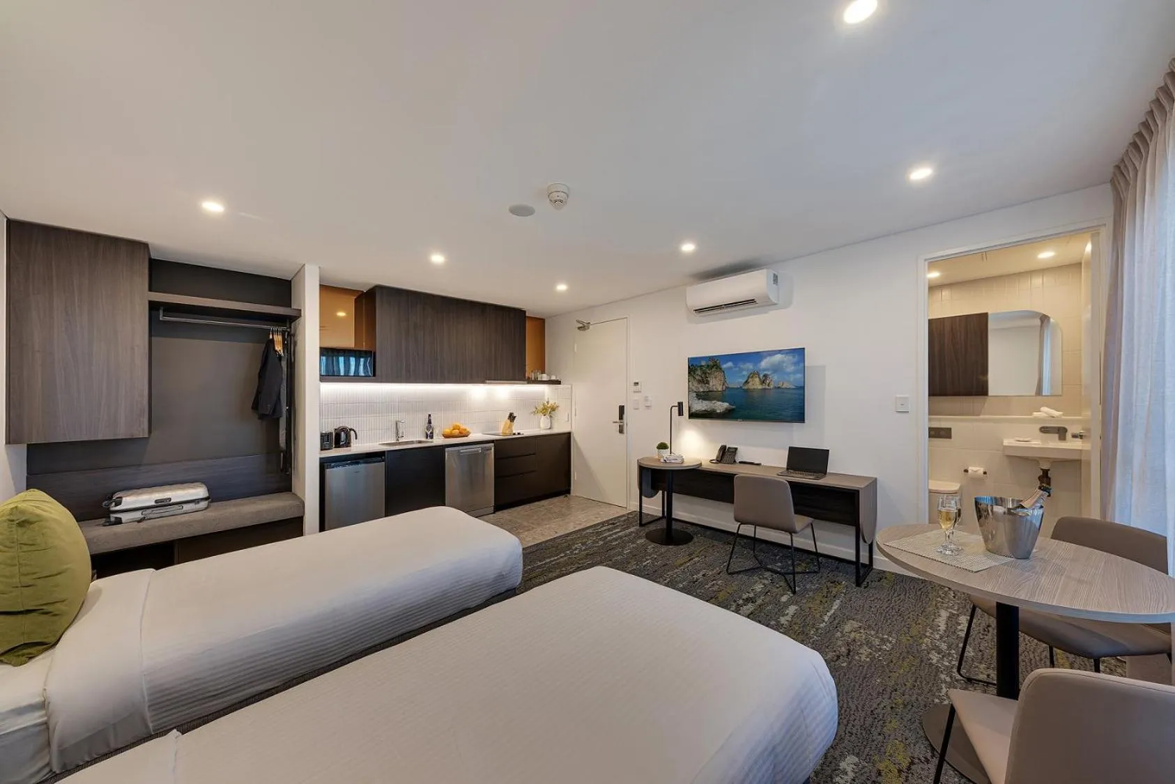 Bed in Littomore Suites Kingswood