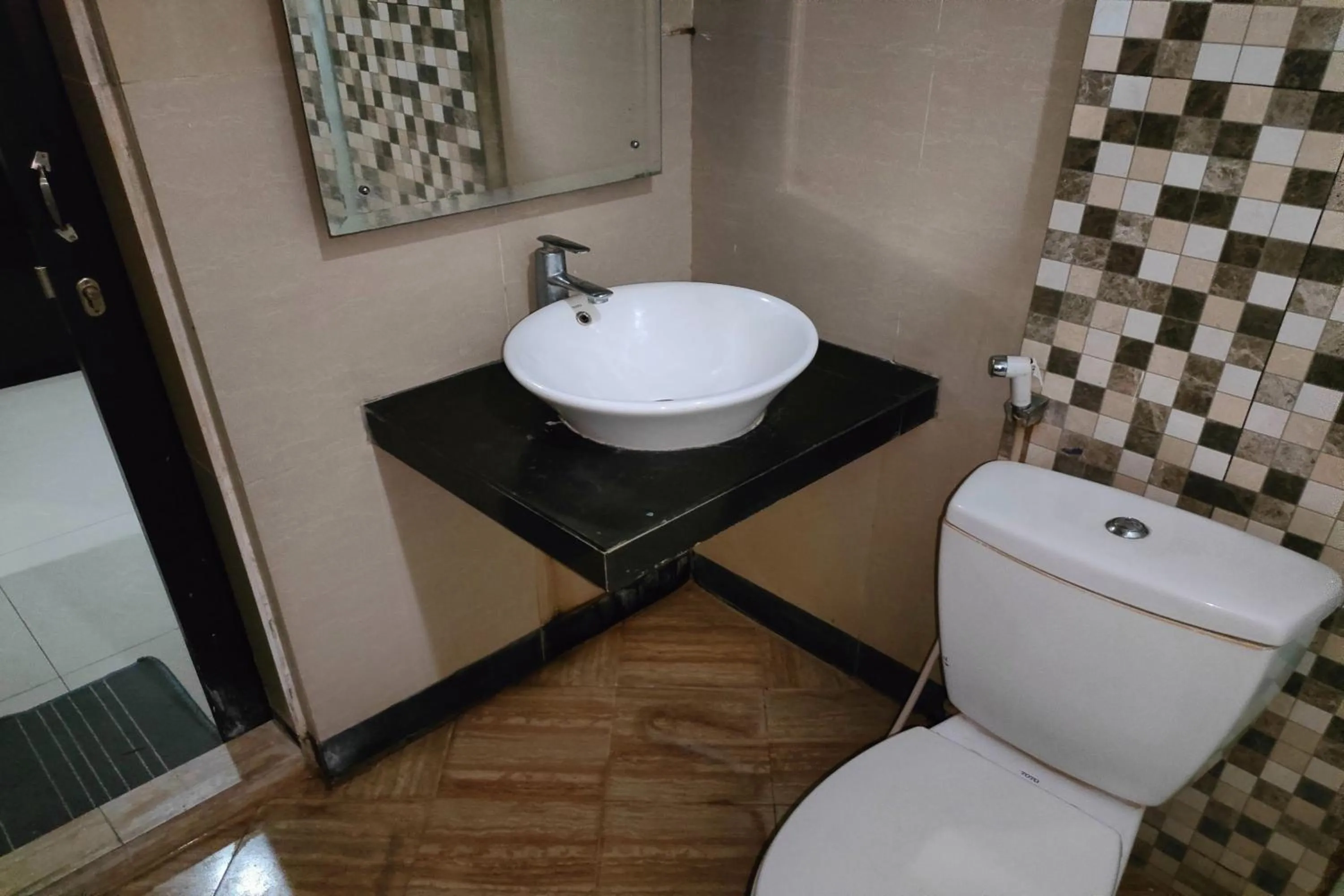 Bathroom in Lonari Hotel