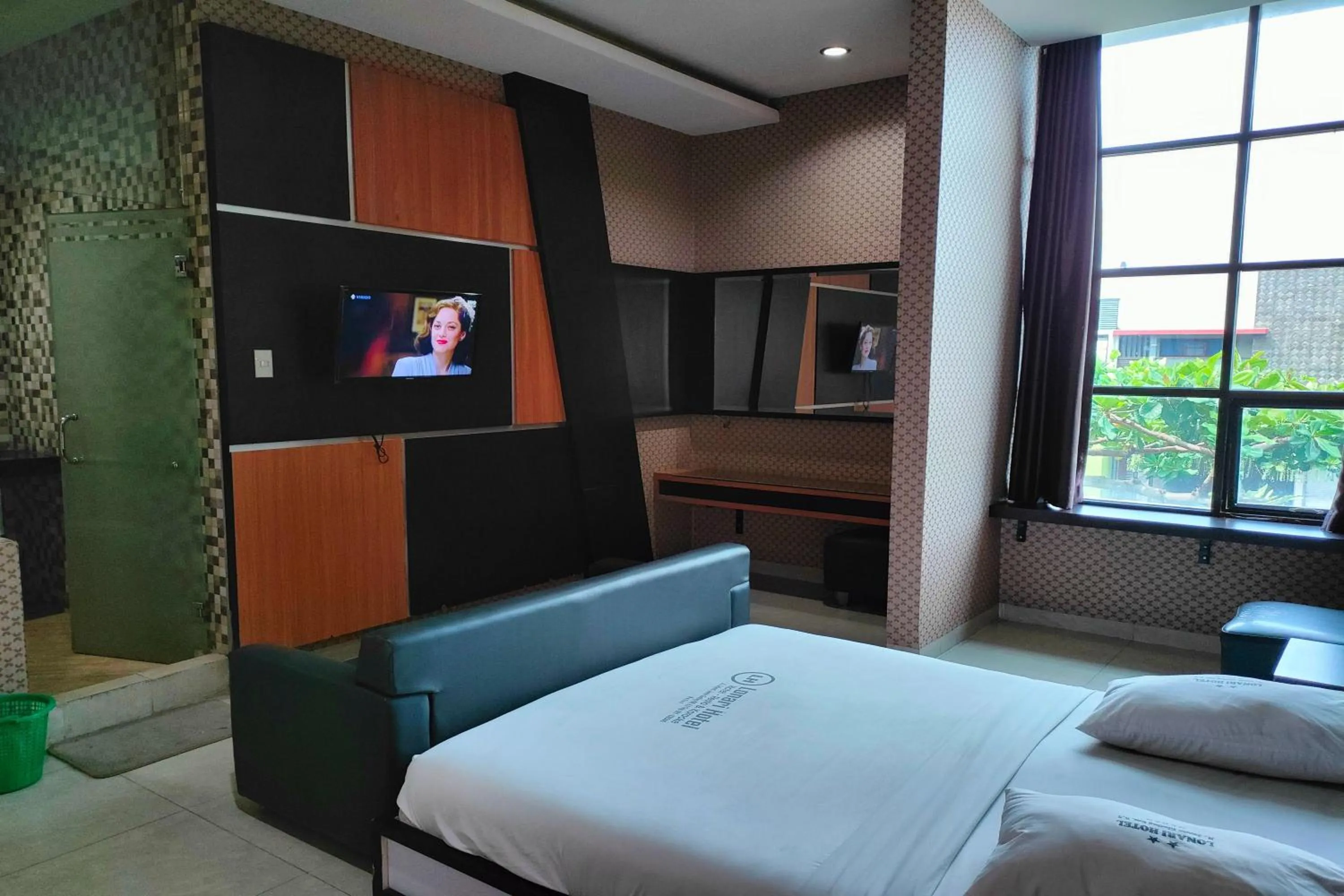 Photo of the whole room, Bed in Lonari Hotel