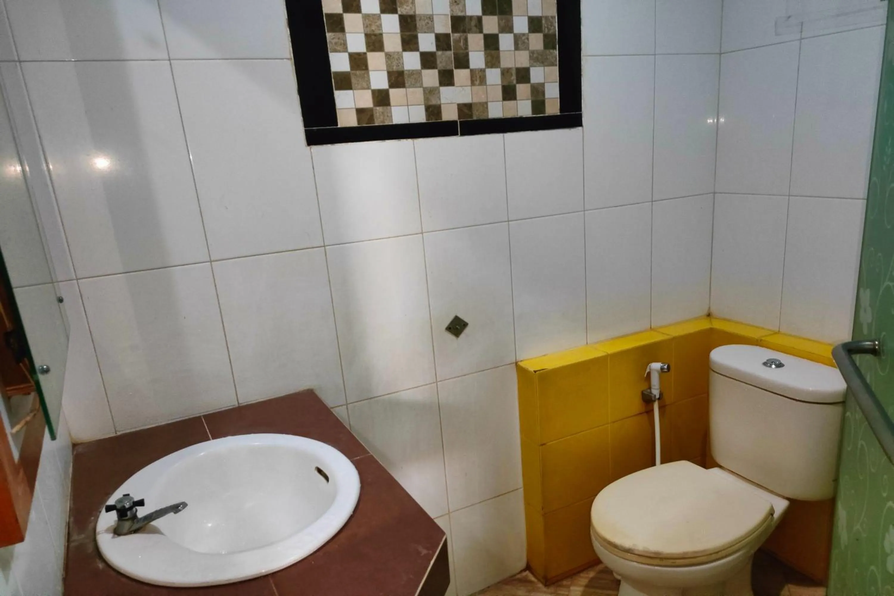 Bathroom in Lonari Hotel