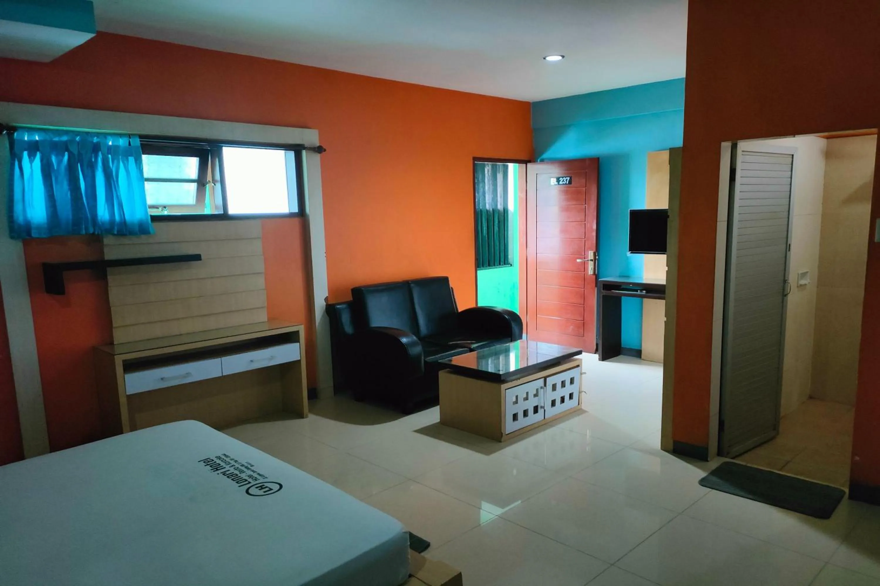 Bedroom, Bed in Lonari Hotel