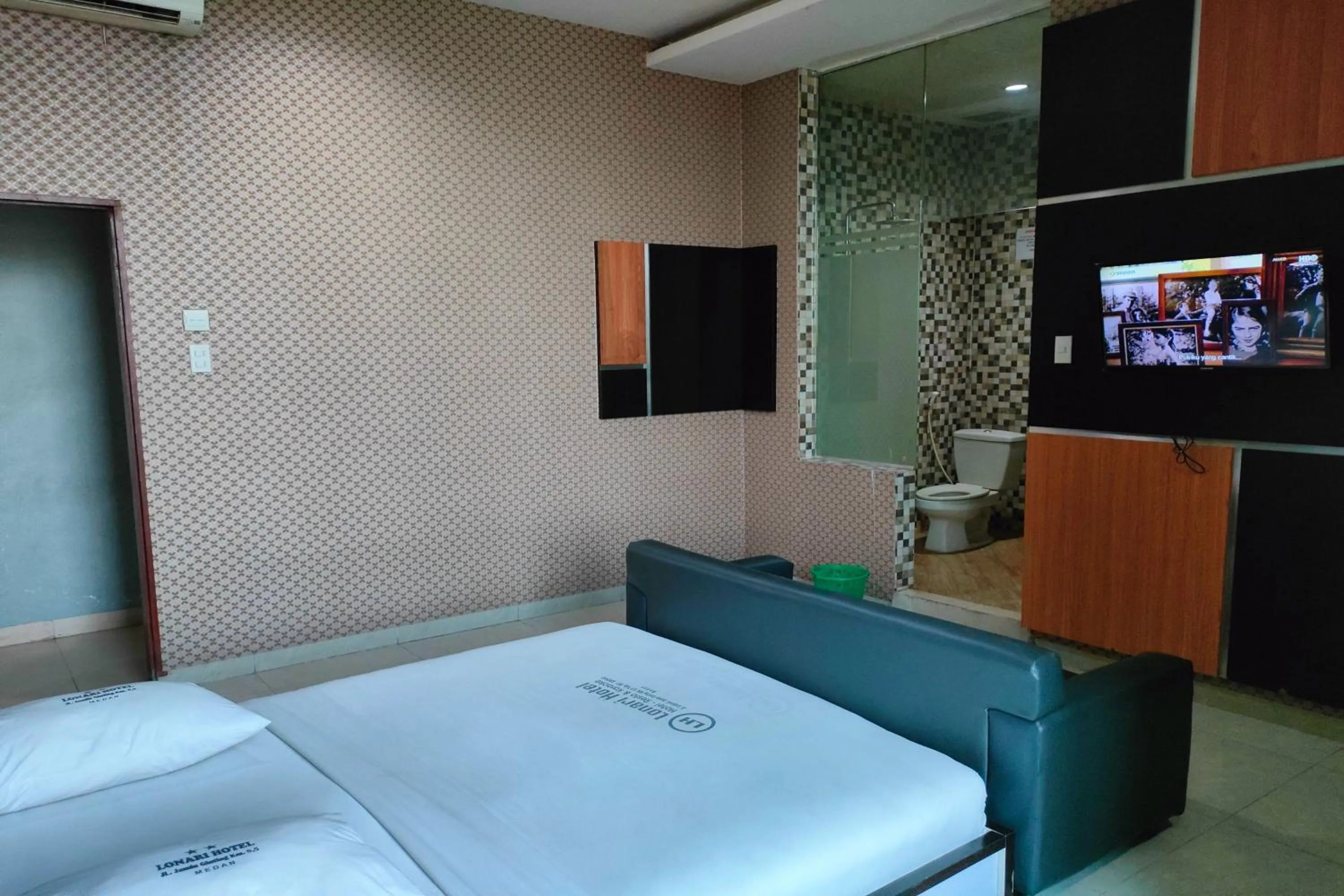 Bedroom, Bed in Lonari Hotel