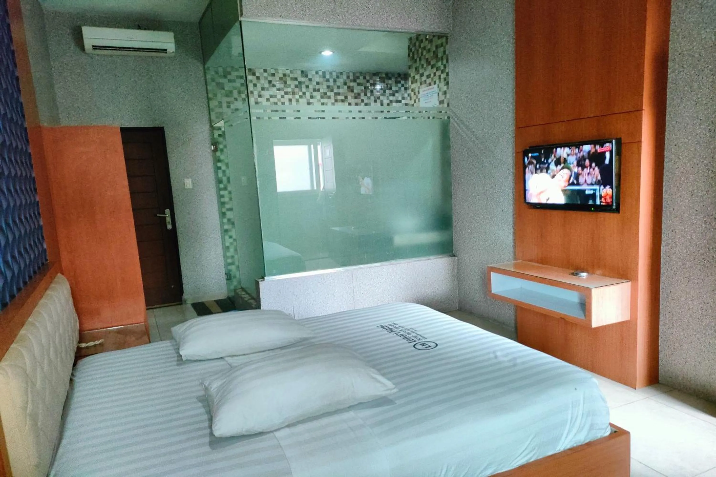 Bedroom, Bed in Lonari Hotel