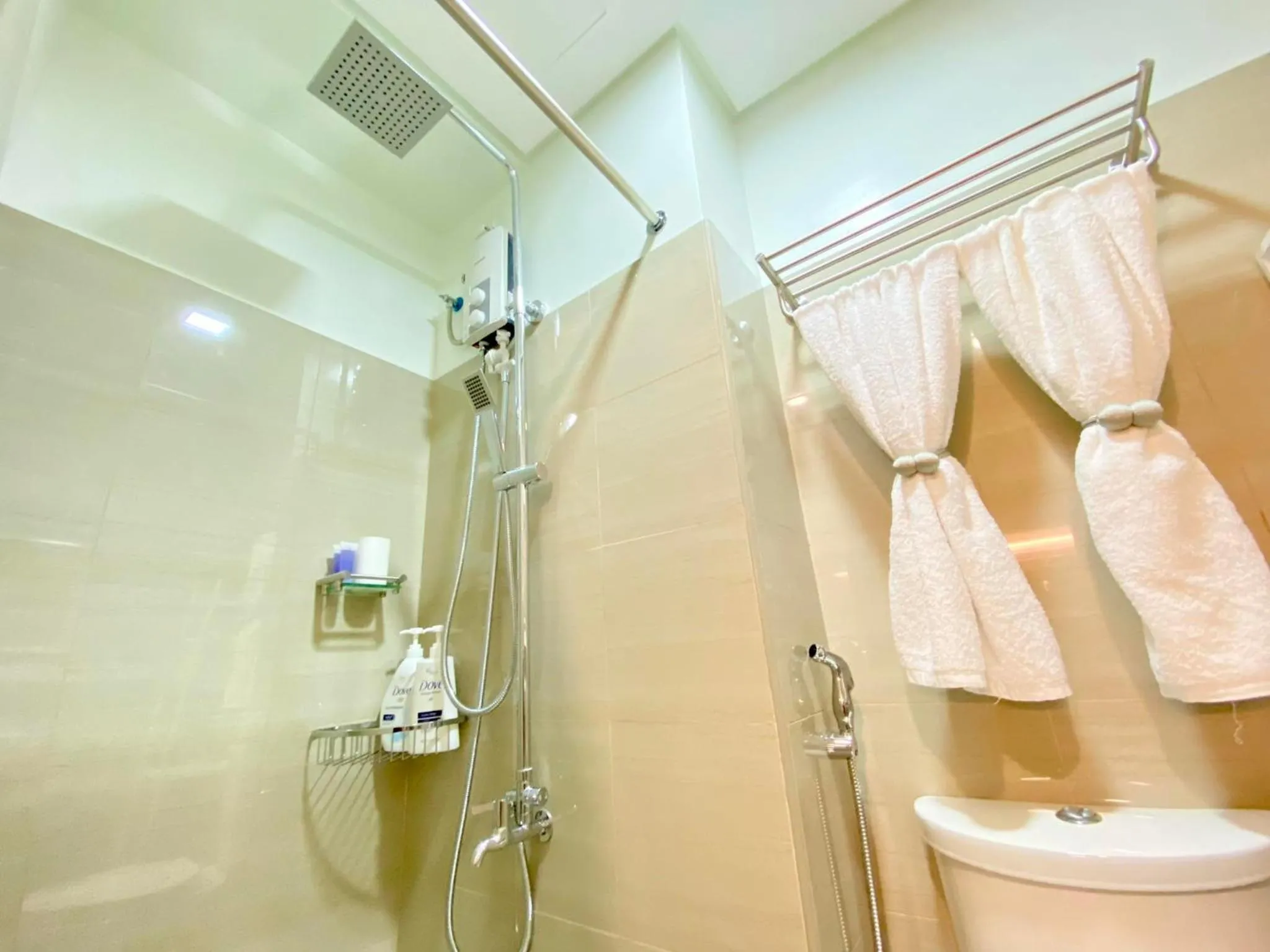 Bathroom in Will’s Place @ Shore2 Residences Mall of Asia