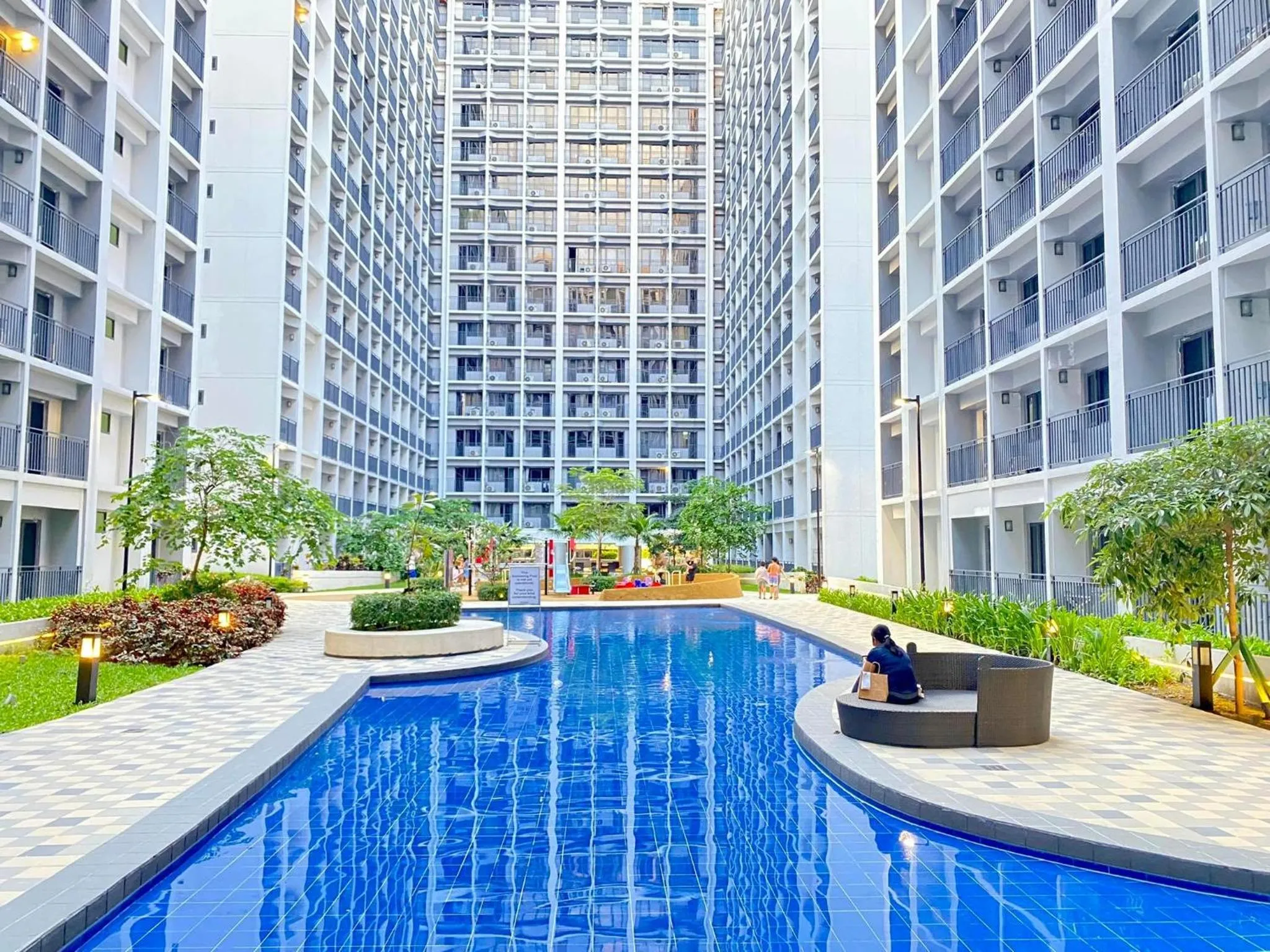 Swimming pool in Will’s Place @ Shore2 Residences Mall of Asia
