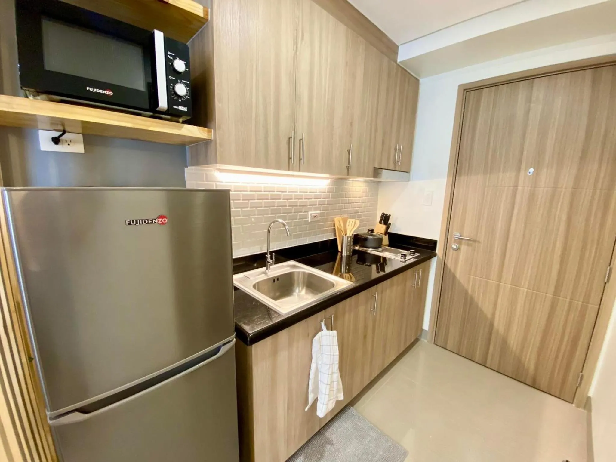 Kitchen or kitchenette in Will’s Place @ Shore2 Residences Mall of Asia