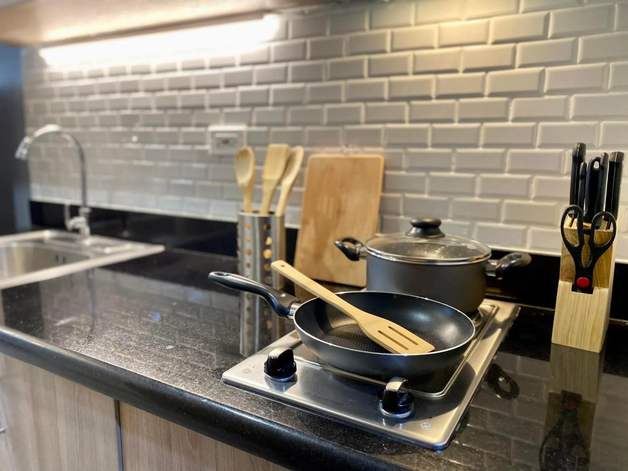 Kitchen or kitchenette in Will’s Place @ Shore2 Residences Mall of Asia