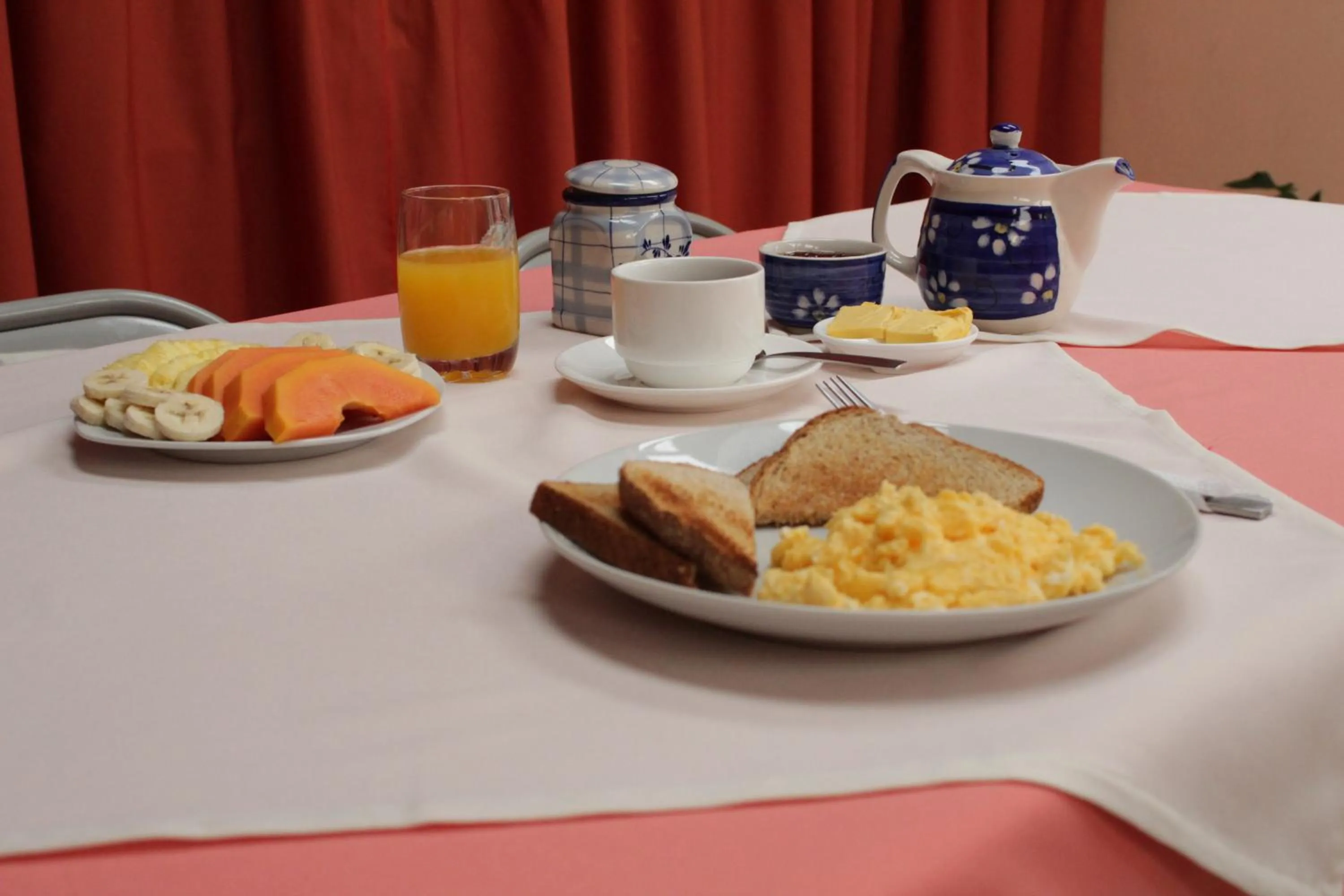 Breakfast in Hotel La Puesta Del Sol B&B