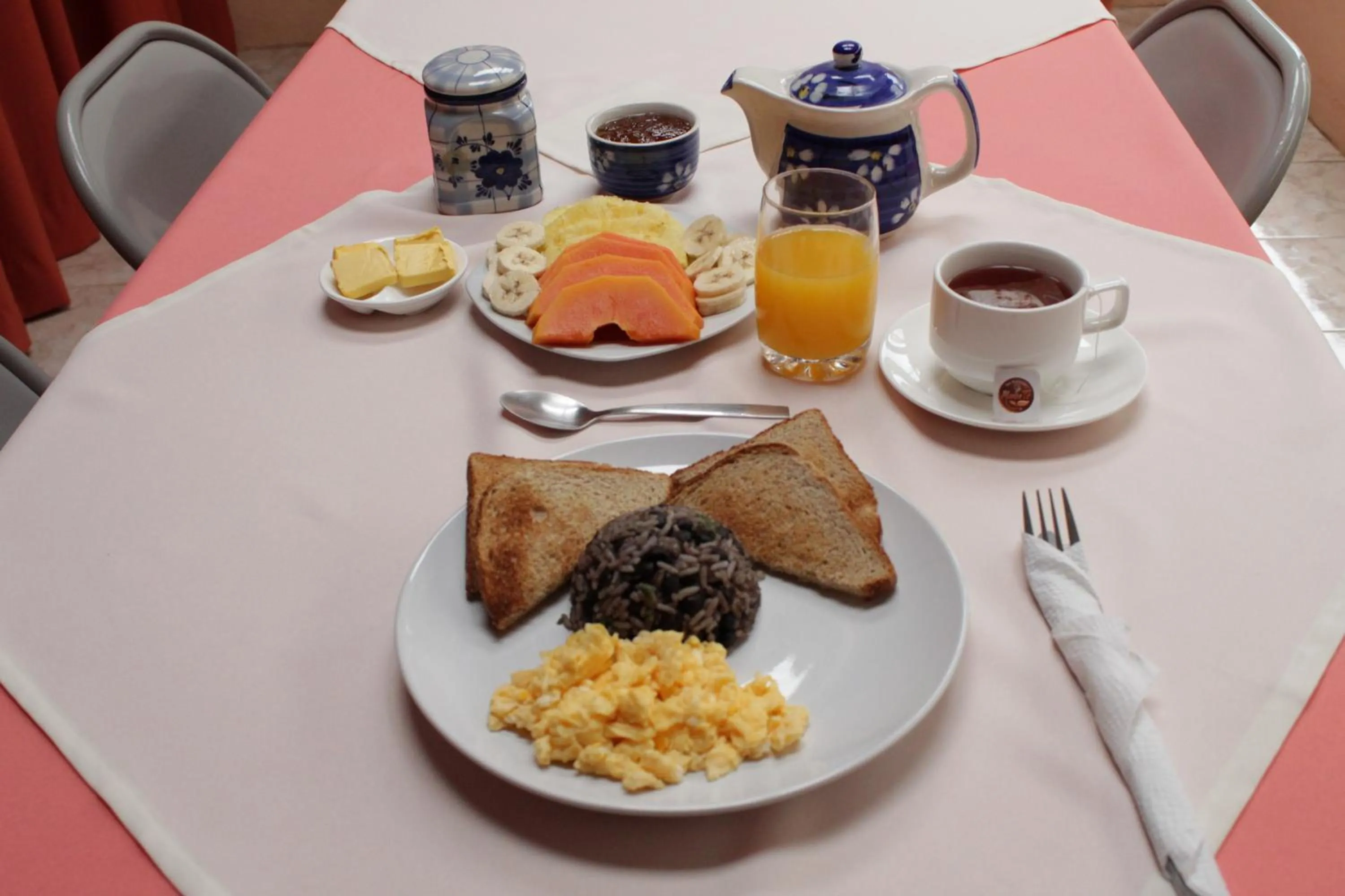Breakfast in Hotel La Puesta Del Sol B&B