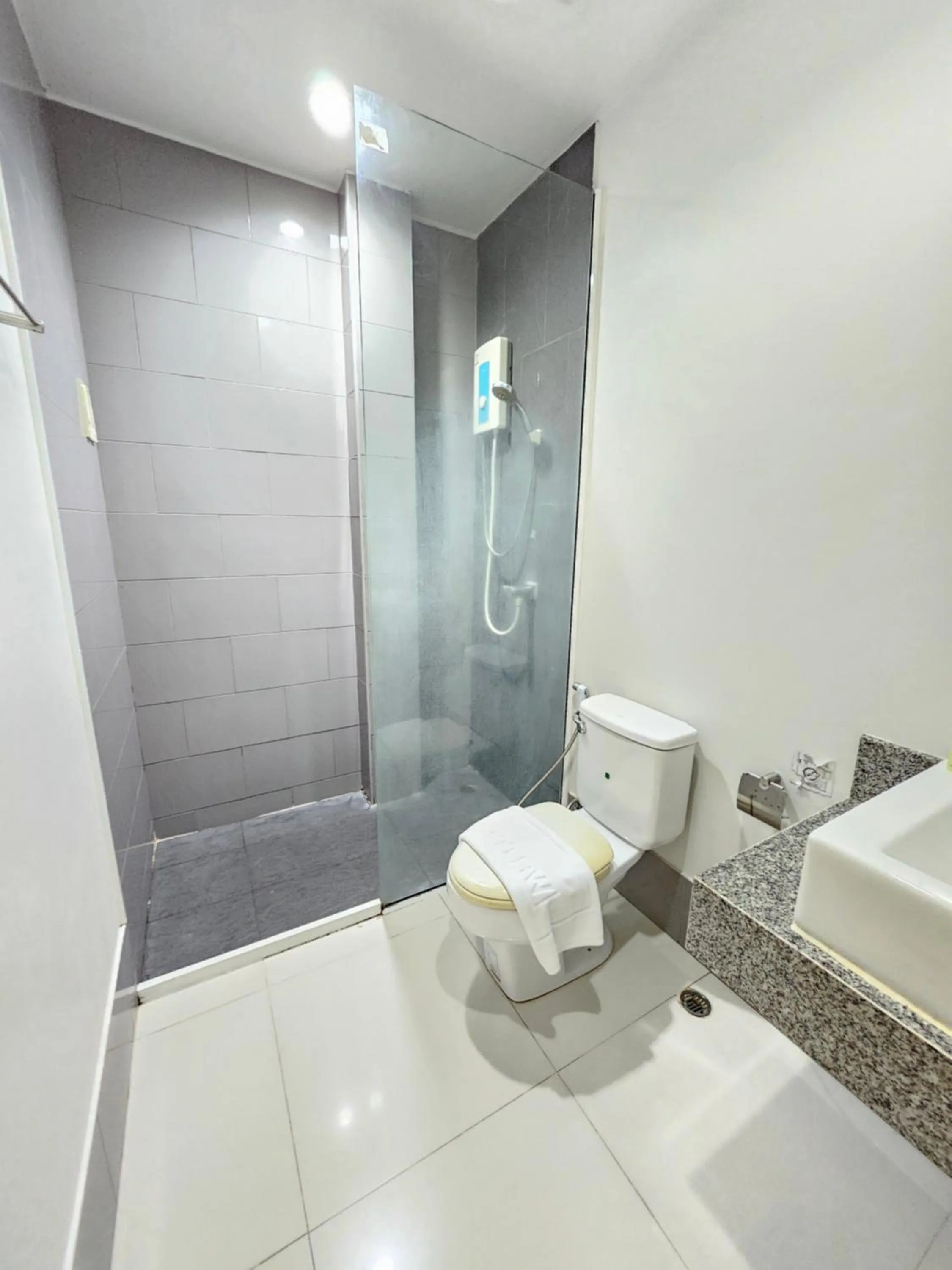 Shower in La Xenia Hotel Kata Beach