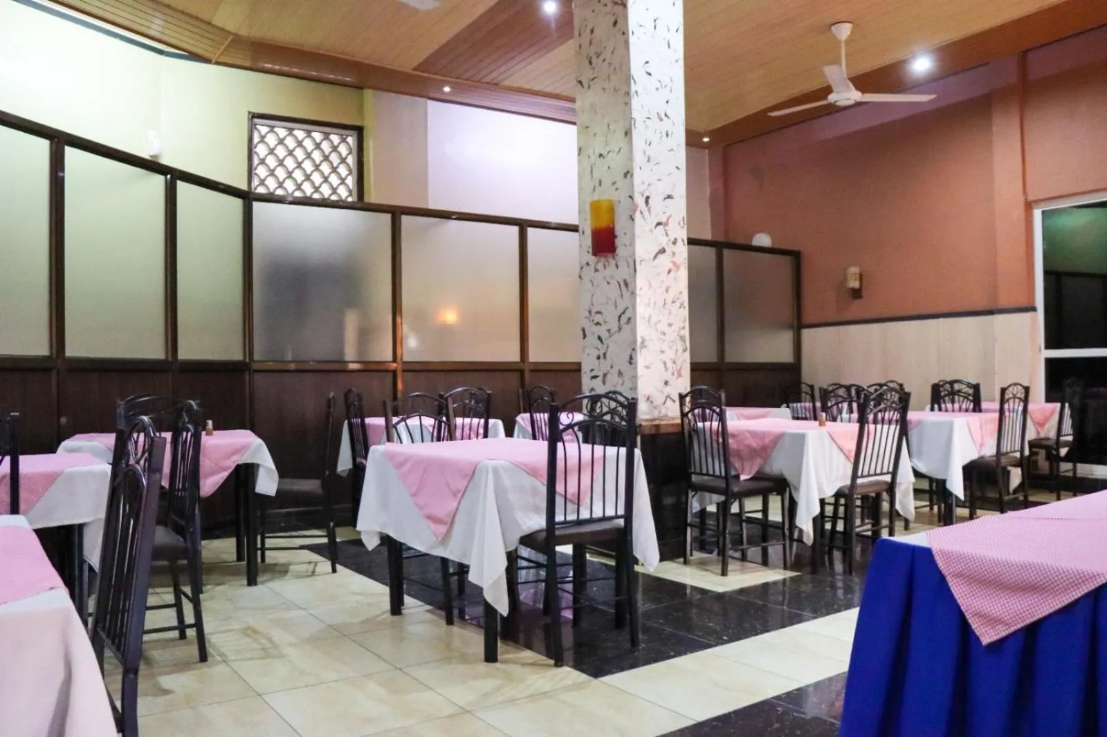 Restaurant/places to eat in Bridge Hotel Mombasa
