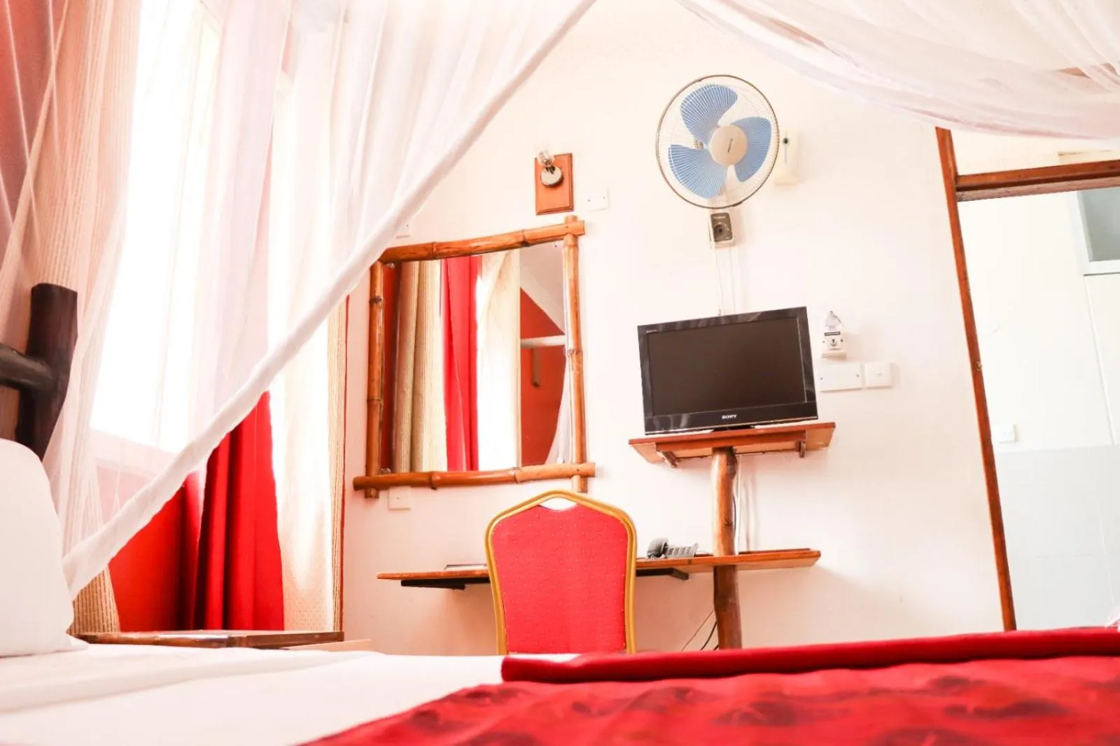 TV and multimedia, Bed in Bridge Hotel Mombasa