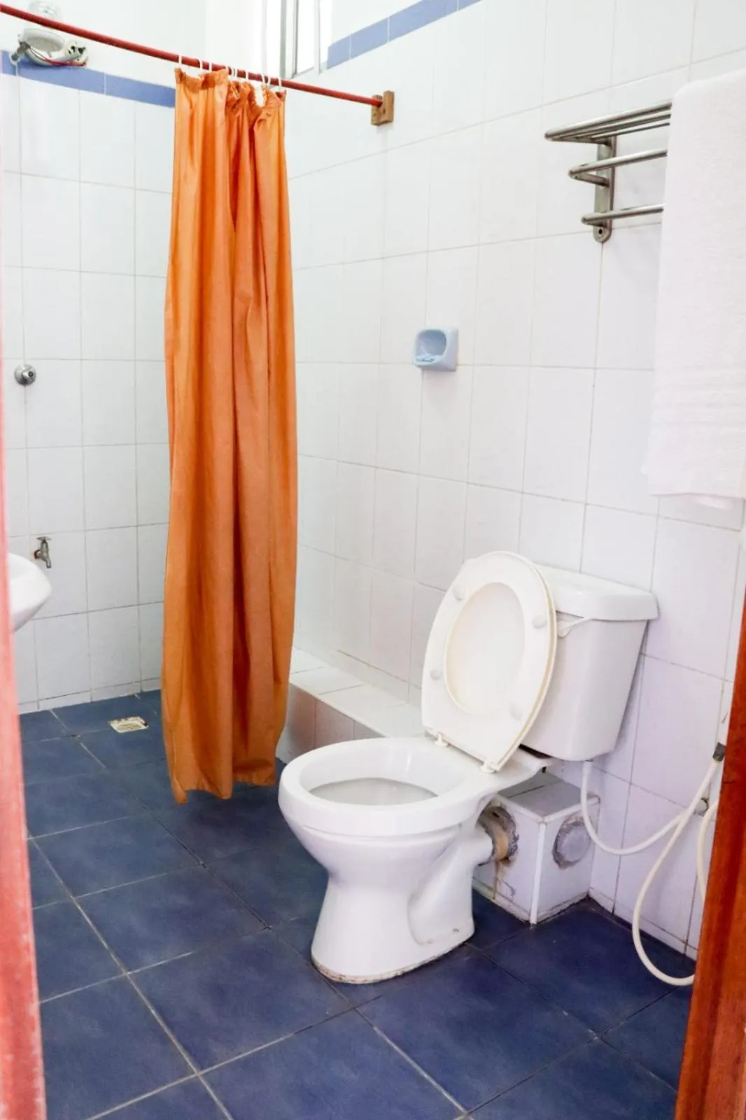 Shower in Bridge Hotel Mombasa