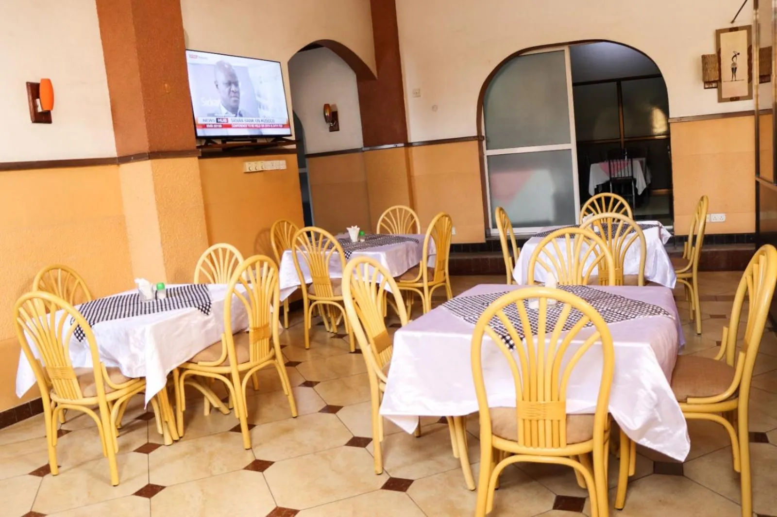 Restaurant/places to eat in Bridge Hotel Mombasa