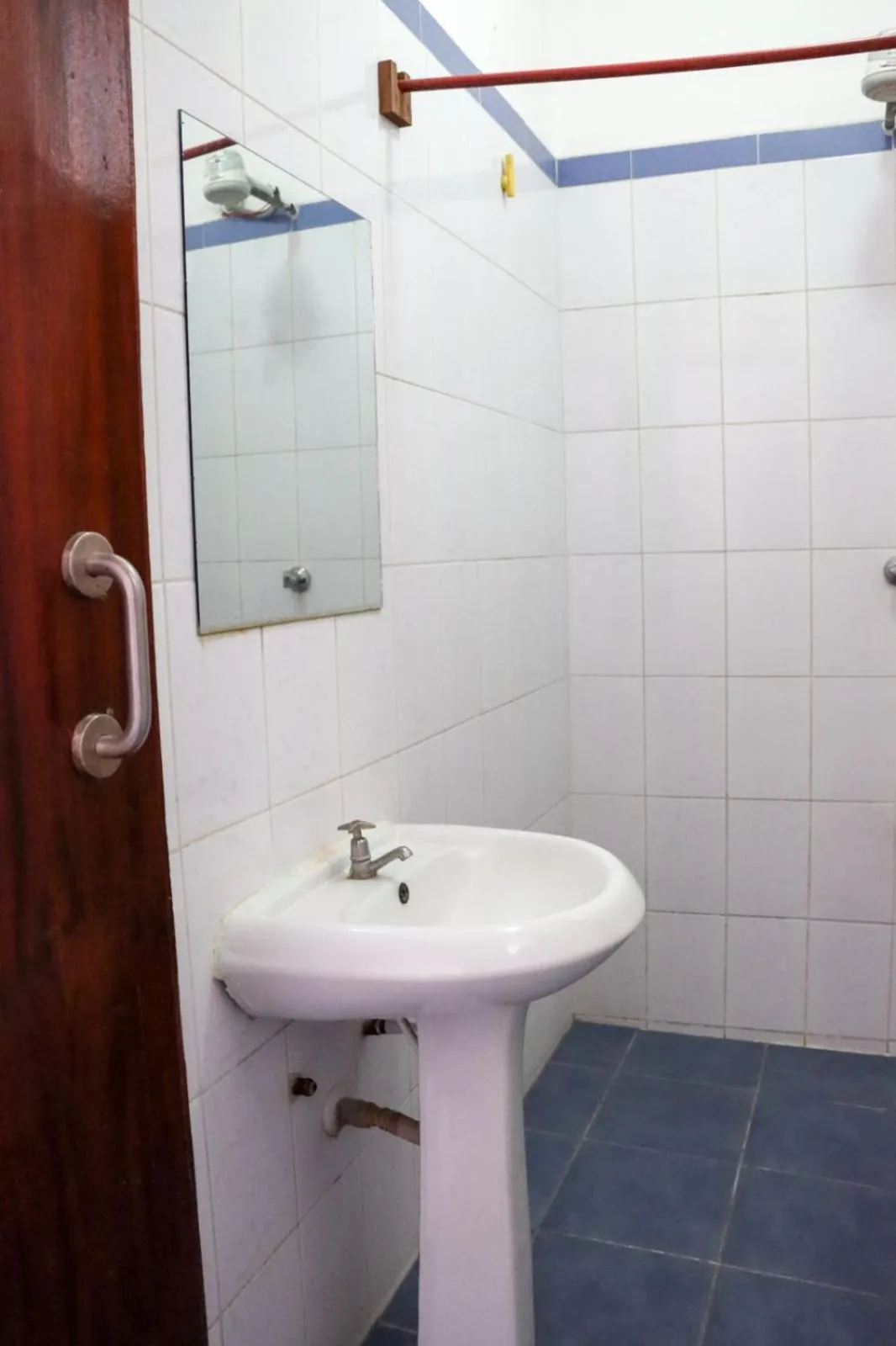 Shower in Bridge Hotel Mombasa