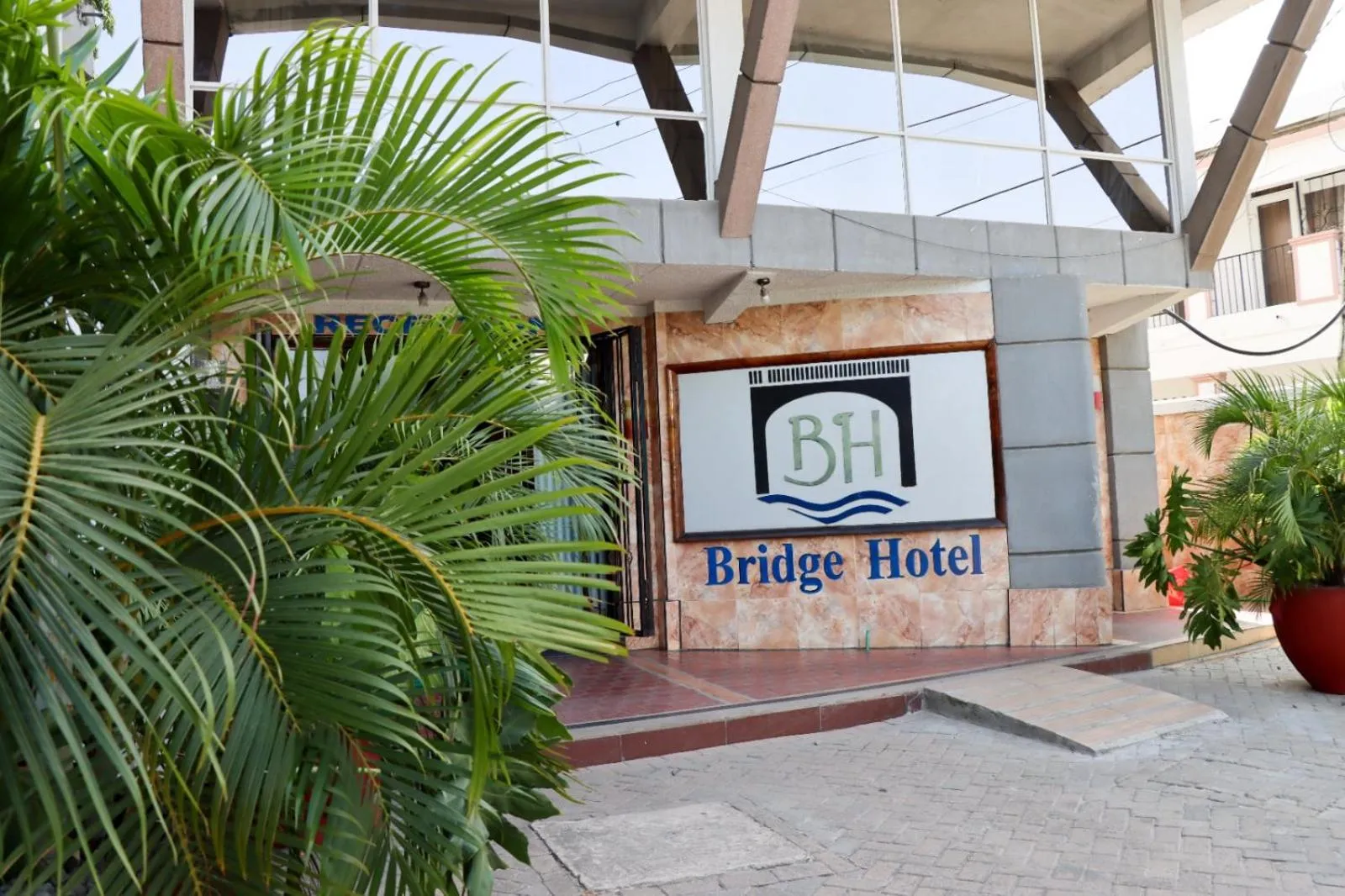 Facade/entrance in Bridge Hotel Mombasa